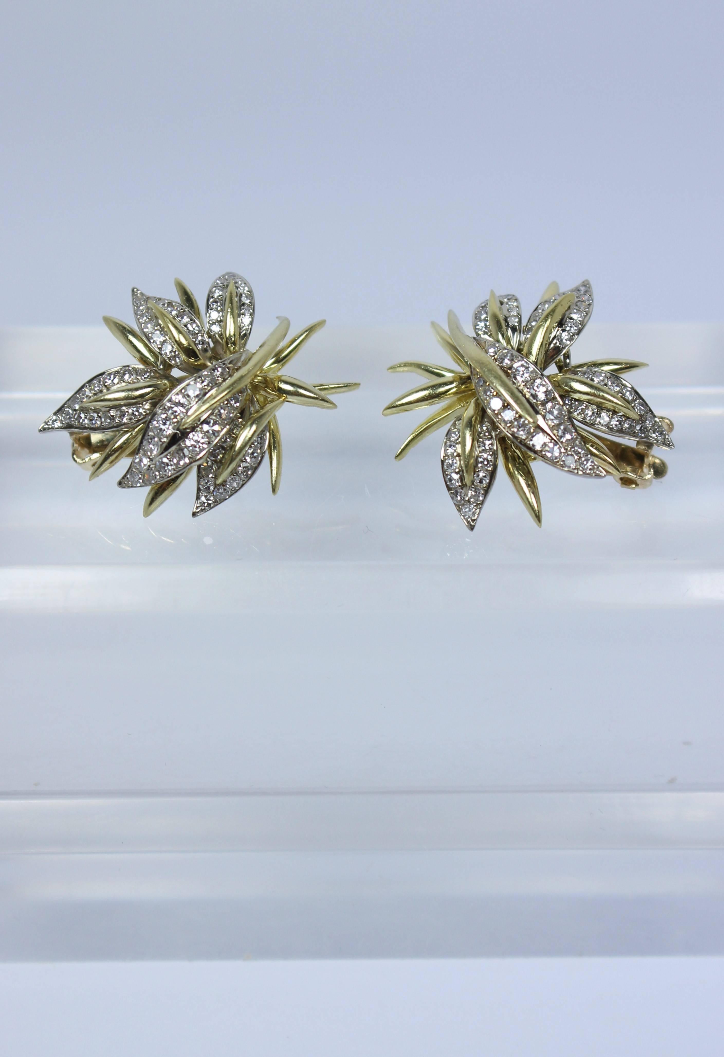 Diamantene Pave Gold Starburst-Ohrringe im Zustand „Hervorragend“ im Angebot in Los Angeles, CA
