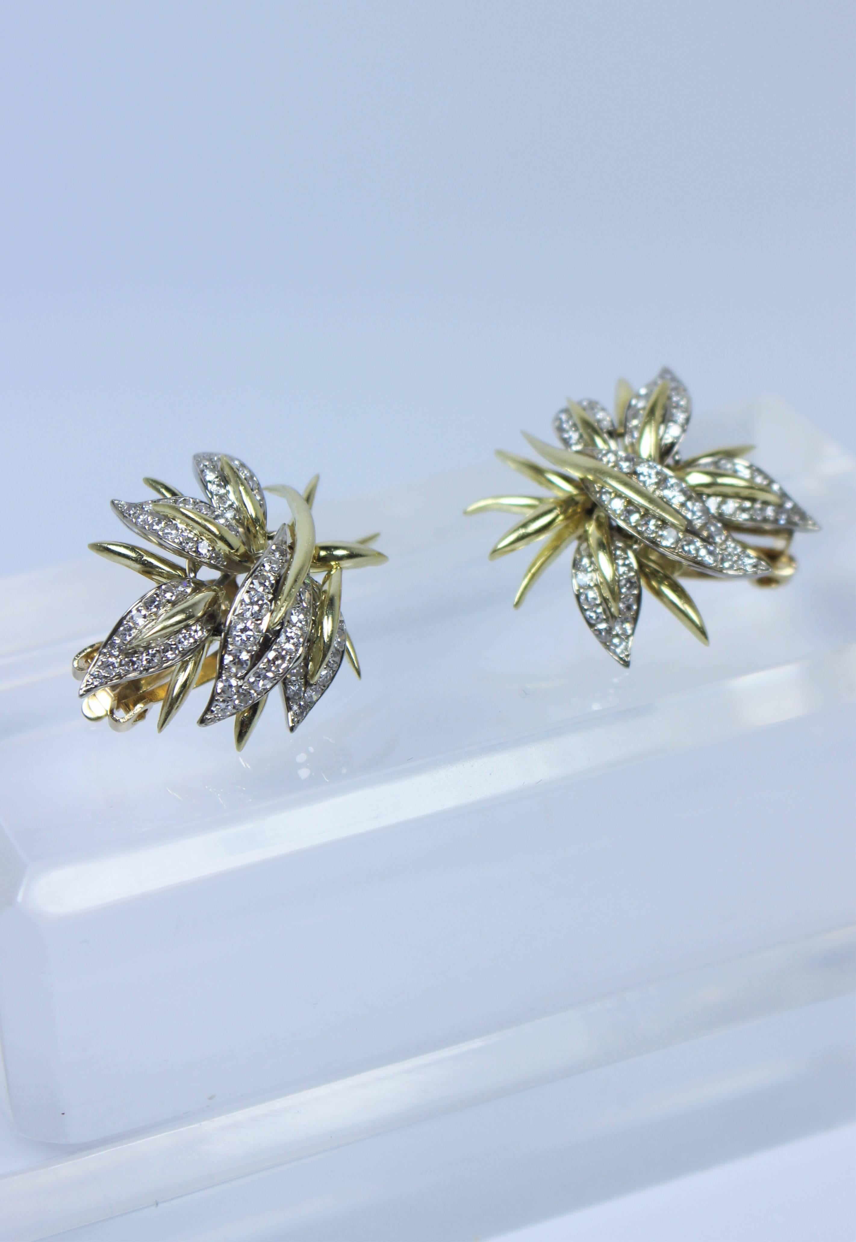 Diamantene Pave Gold Starburst-Ohrringe Damen im Angebot