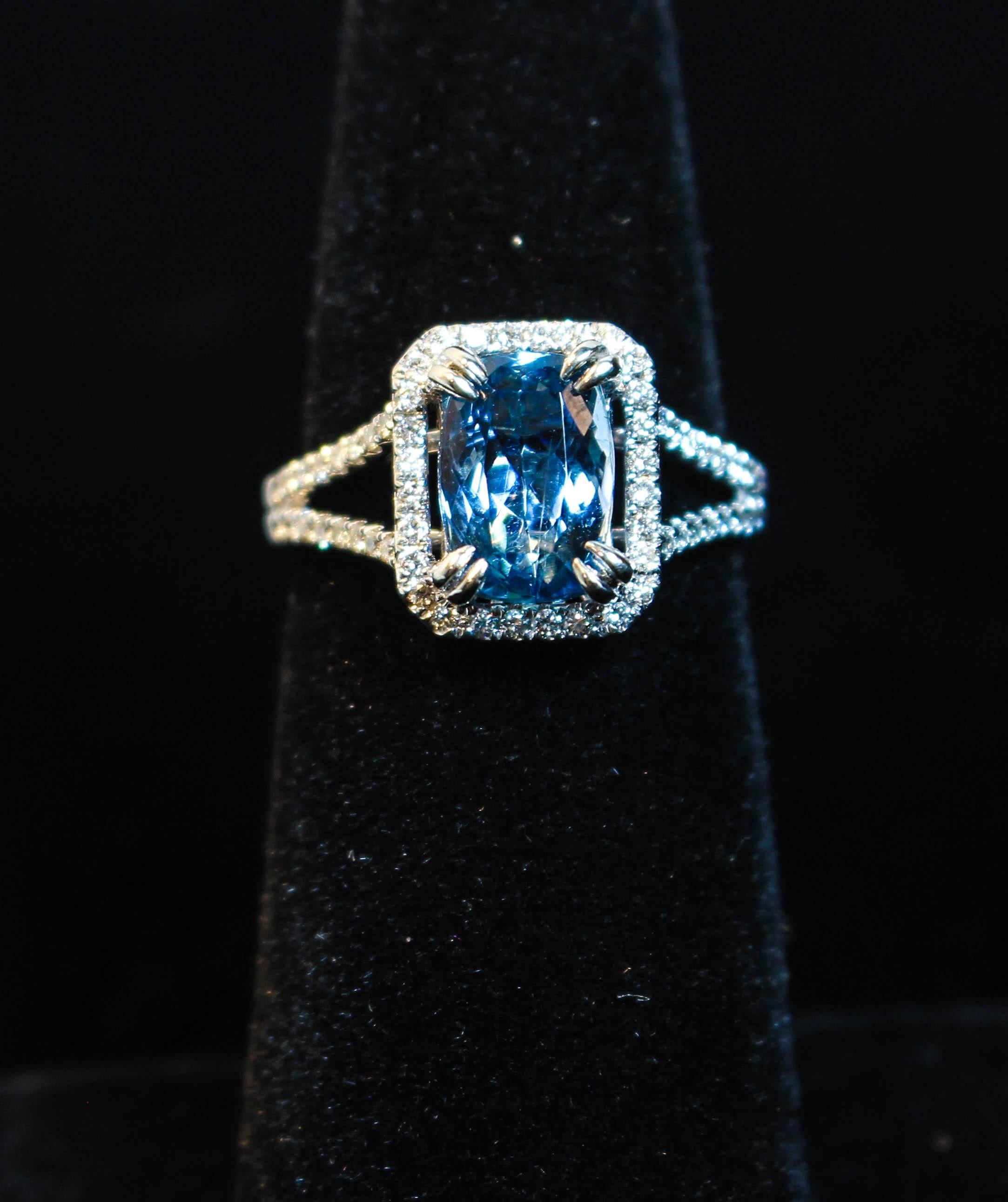 This ring is composed of 14KT white gold with a large Aquamarine center stone and pave diamond accneting. Specs below. In excellent condition.

Please feel free to ask any questions you may have, we are happy to assist. 

Specs:
14 KT White