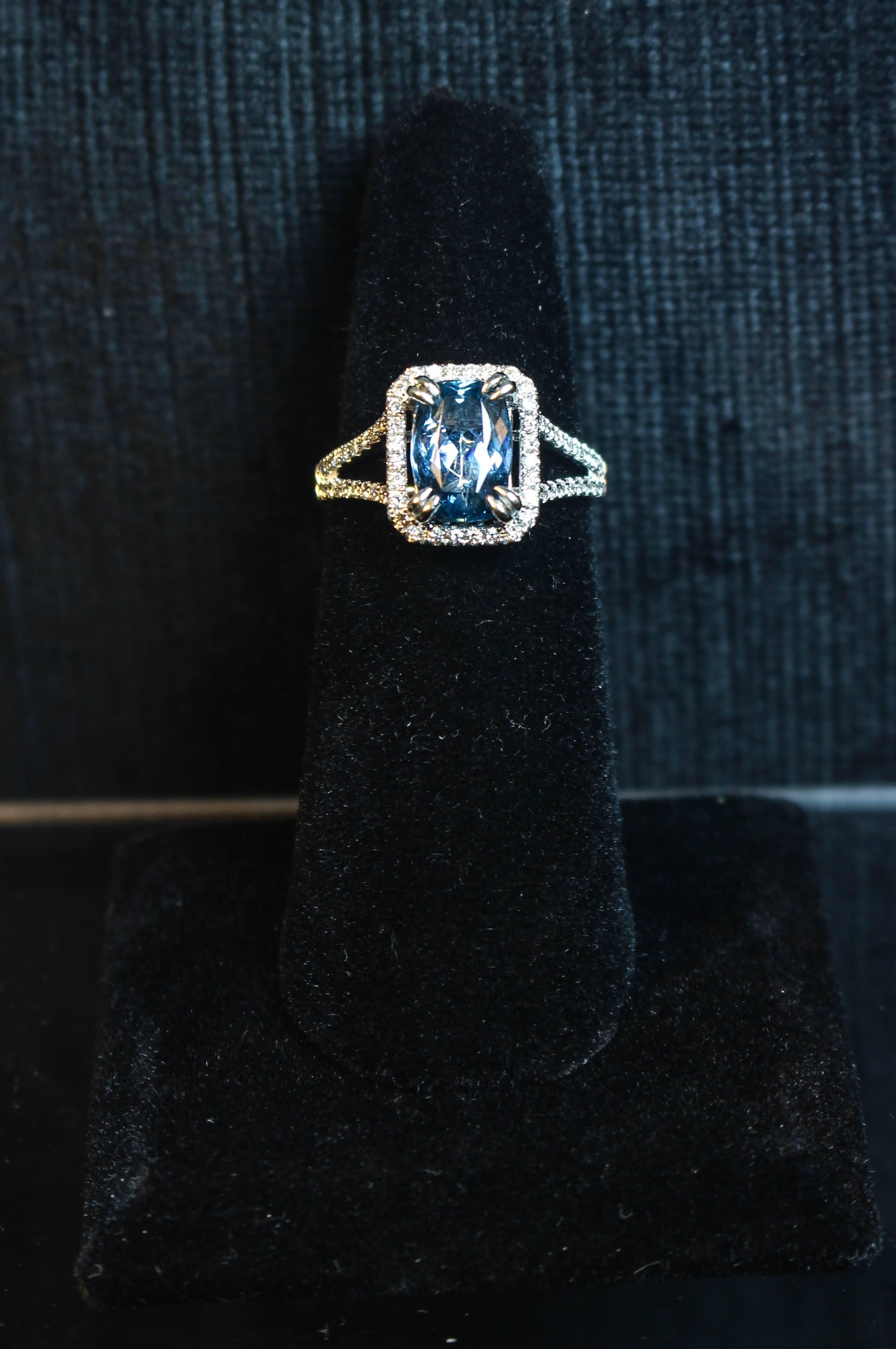  2.47 Carat Aquamarine Pave Diamond Ring In Excellent Condition For Sale In Los Angeles, CA