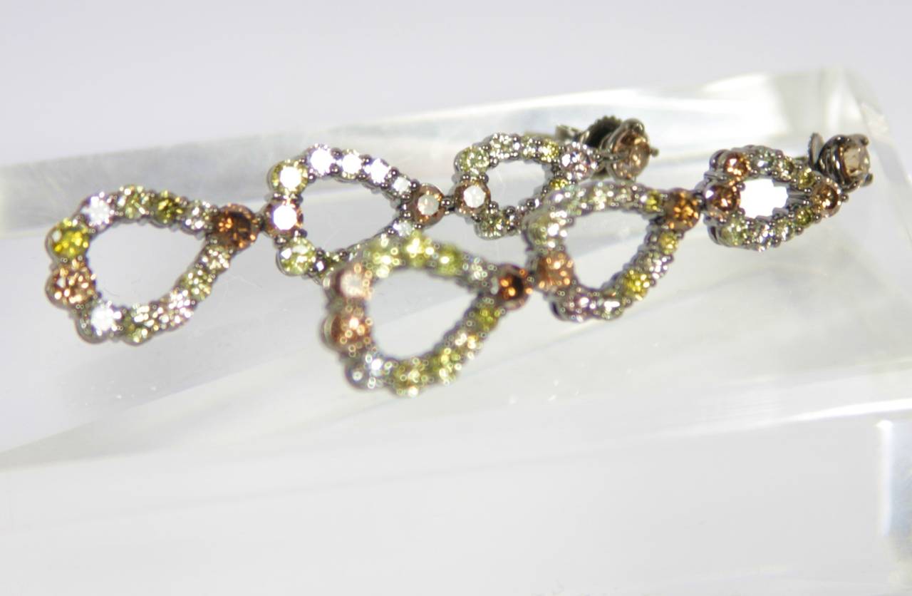 Schwarzer Rhodium Fancy Color Diamant-Gold-Tropfen-Ohrringe im Zustand „Hervorragend“ im Angebot in Los Angeles, CA