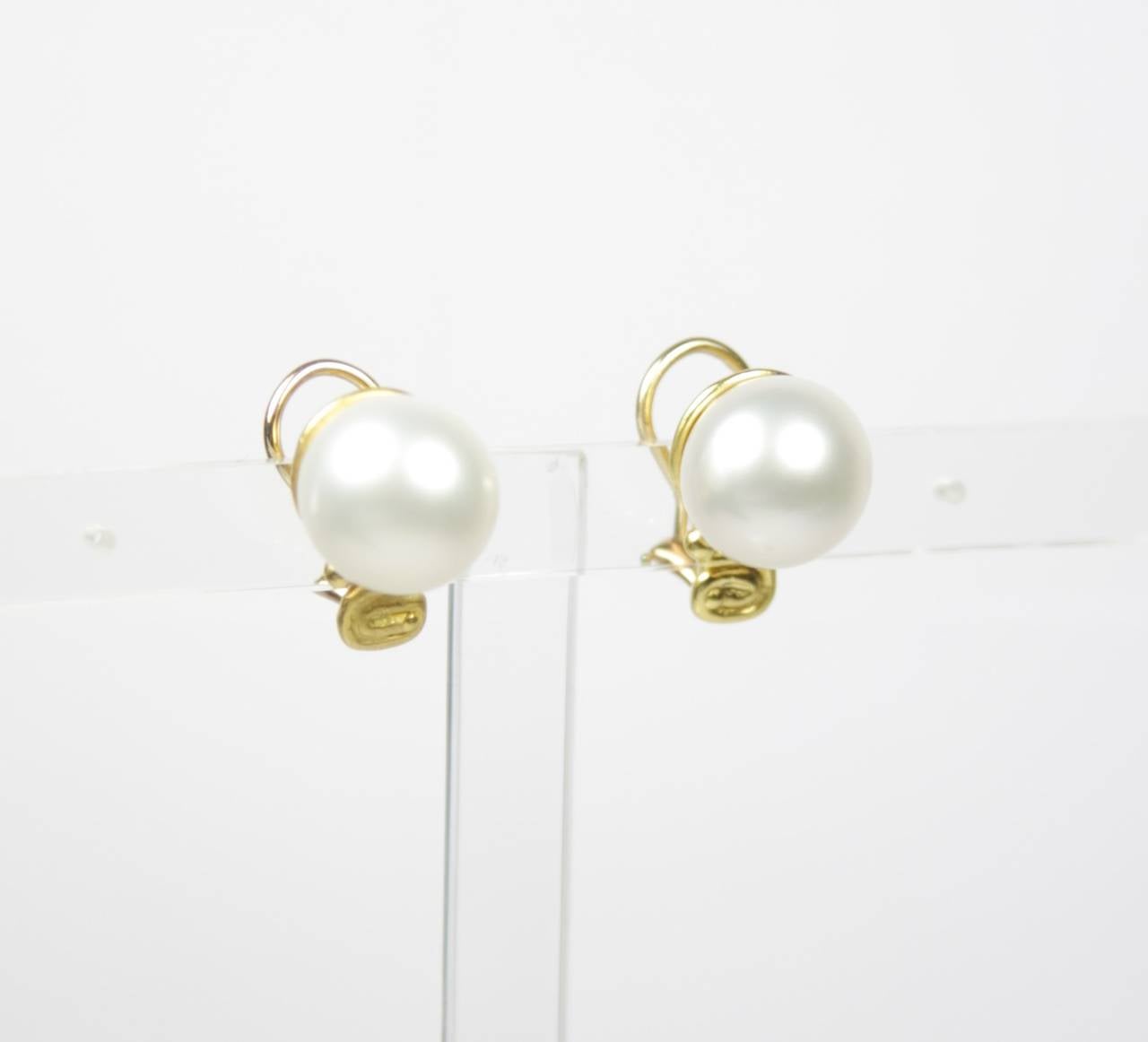 These earrings are available through The Paper Bag Princess of Beverly Hills. Please feel free to contact us with any inquiries you may have. 

These 22TK Yellow gold and pearl earrings features a clip-on closure. The pearl offers a perfect