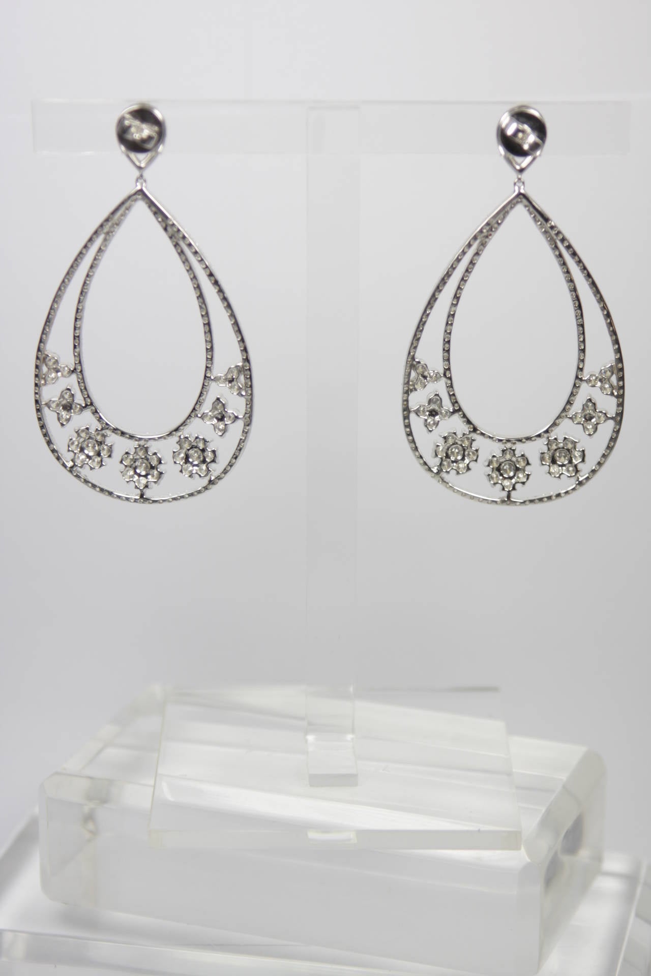 Diamond Gold Floral Pendant Drop Earrings For Sale 2
