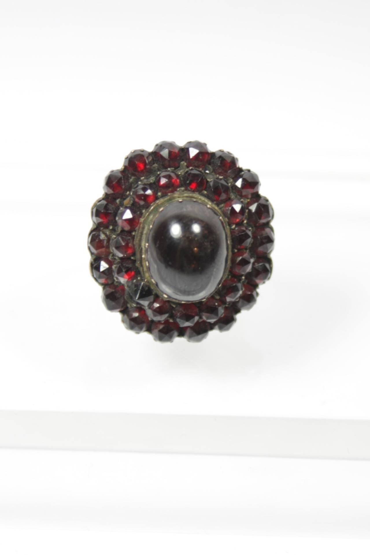 This ring is composed of 14KT gold and features Cabochon Cut Garnets. Beautiful cocktail ring. 

Specs: 
Garnets
14KT Gold
Measures: 1
