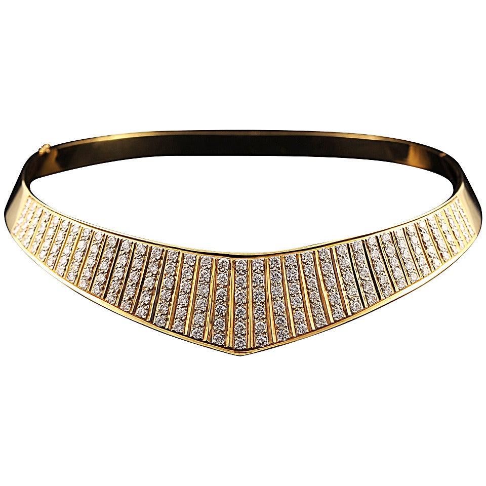Terry Moore’s Diamond Gold Collar