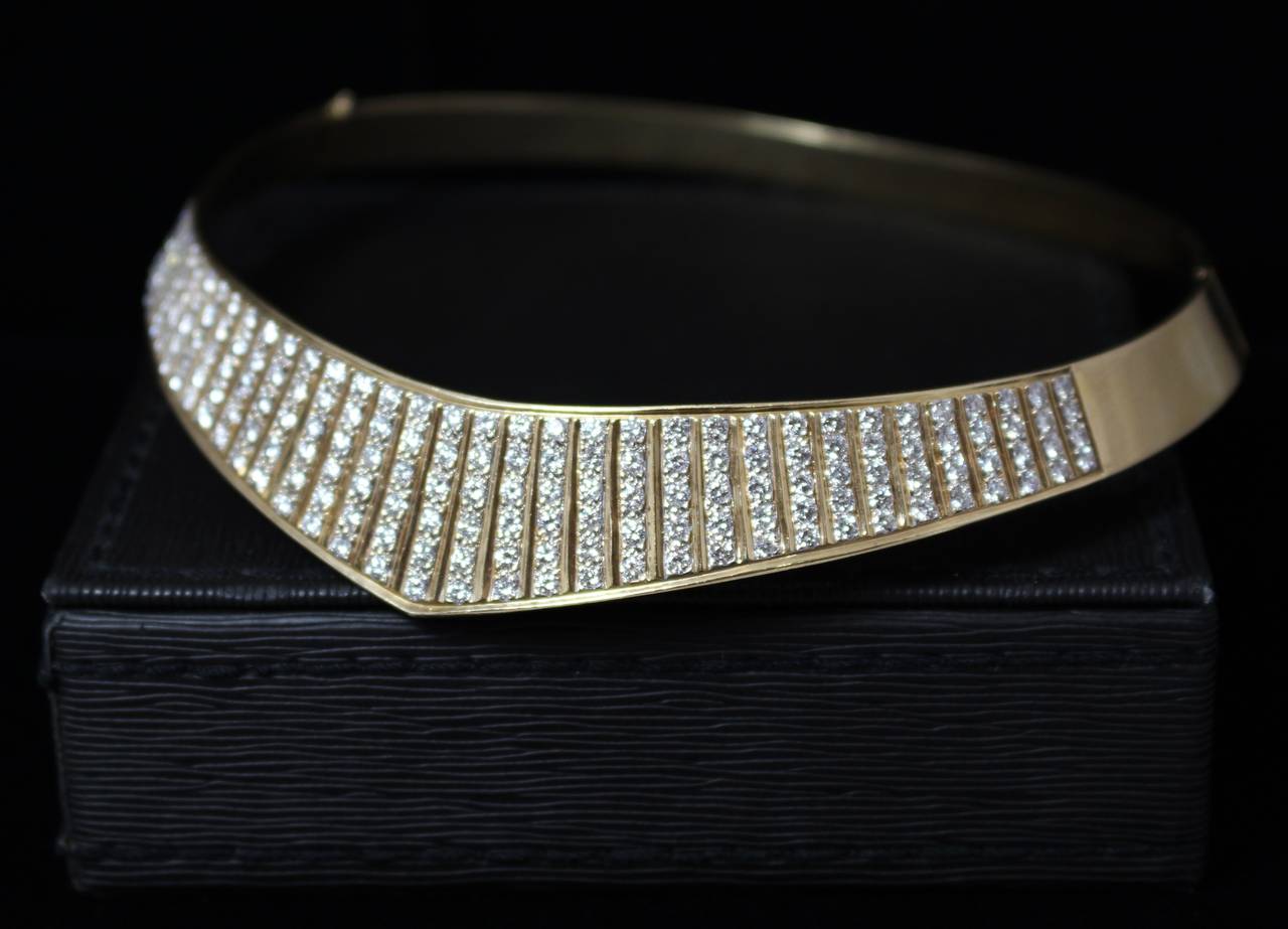 Terry Moore’s Diamond Gold Collar 2