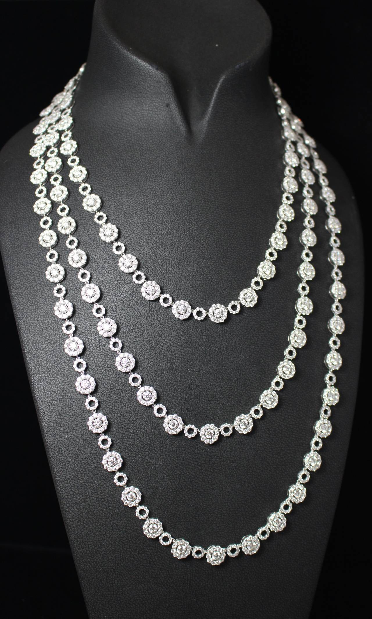 60.18 Carats Diamonds Gold Necklace  In Excellent Condition For Sale In Los Angeles, CA