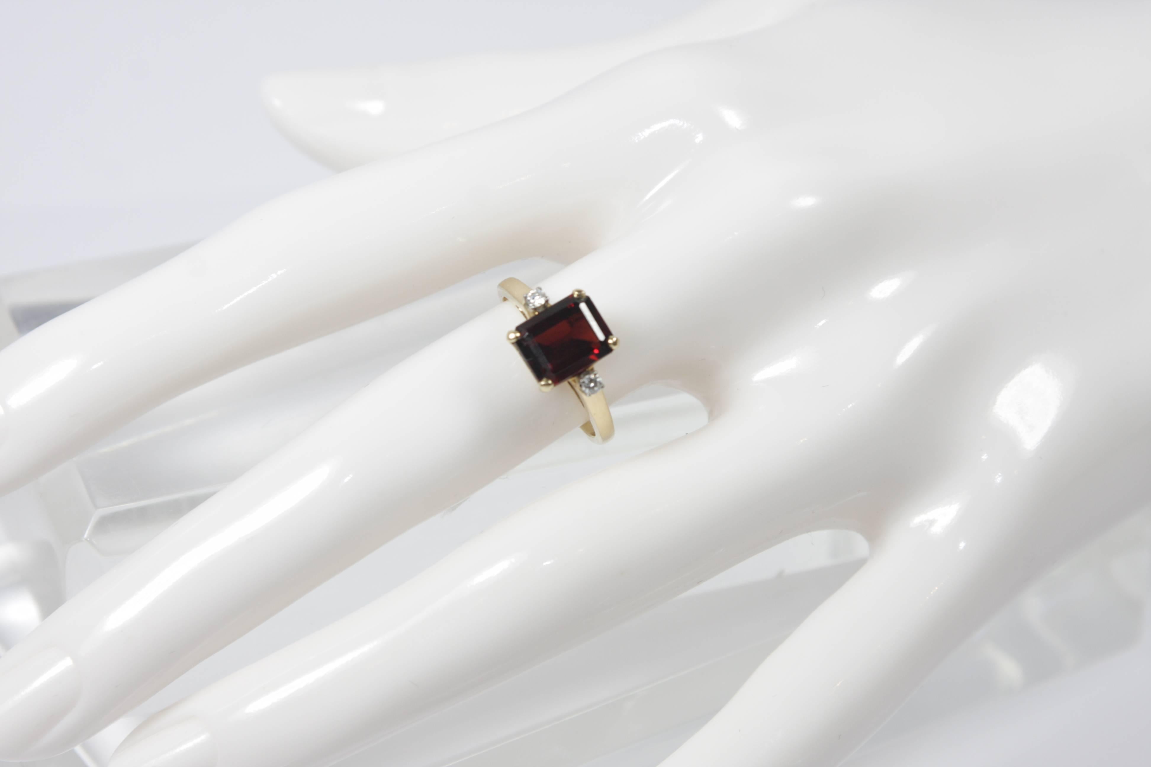 Emerald Cut Garnet and Diamond 14KT Yellow Gold Ring Size 6 In Excellent Condition In Los Angeles, CA