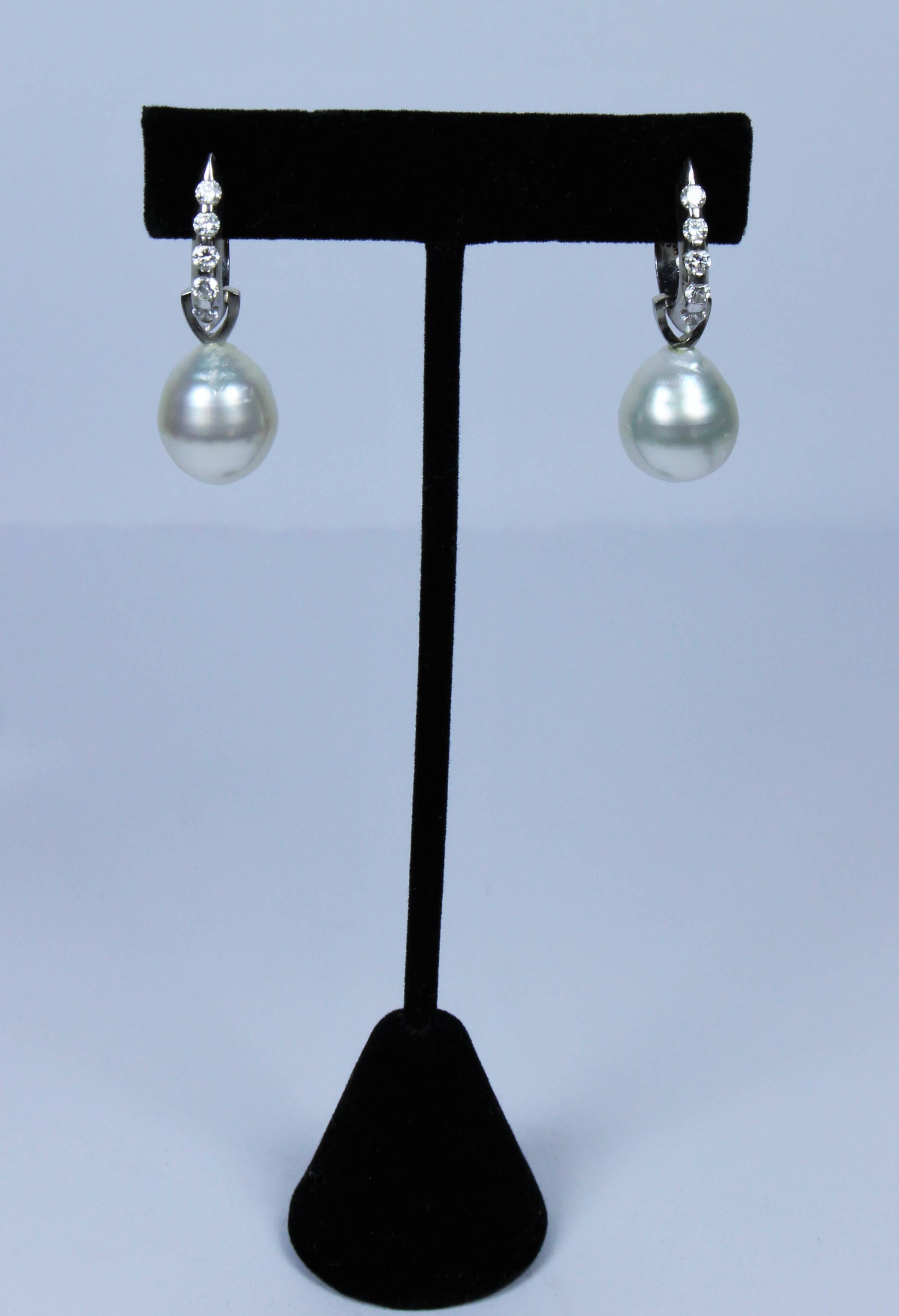 These earrings composed of a 18kt white gold and feature diamond accents (with an approximate total weight of .08) on the front side of the detachable earring. The pearls measure approximately 13mm each. In excellent vintage condition.

Length: 1