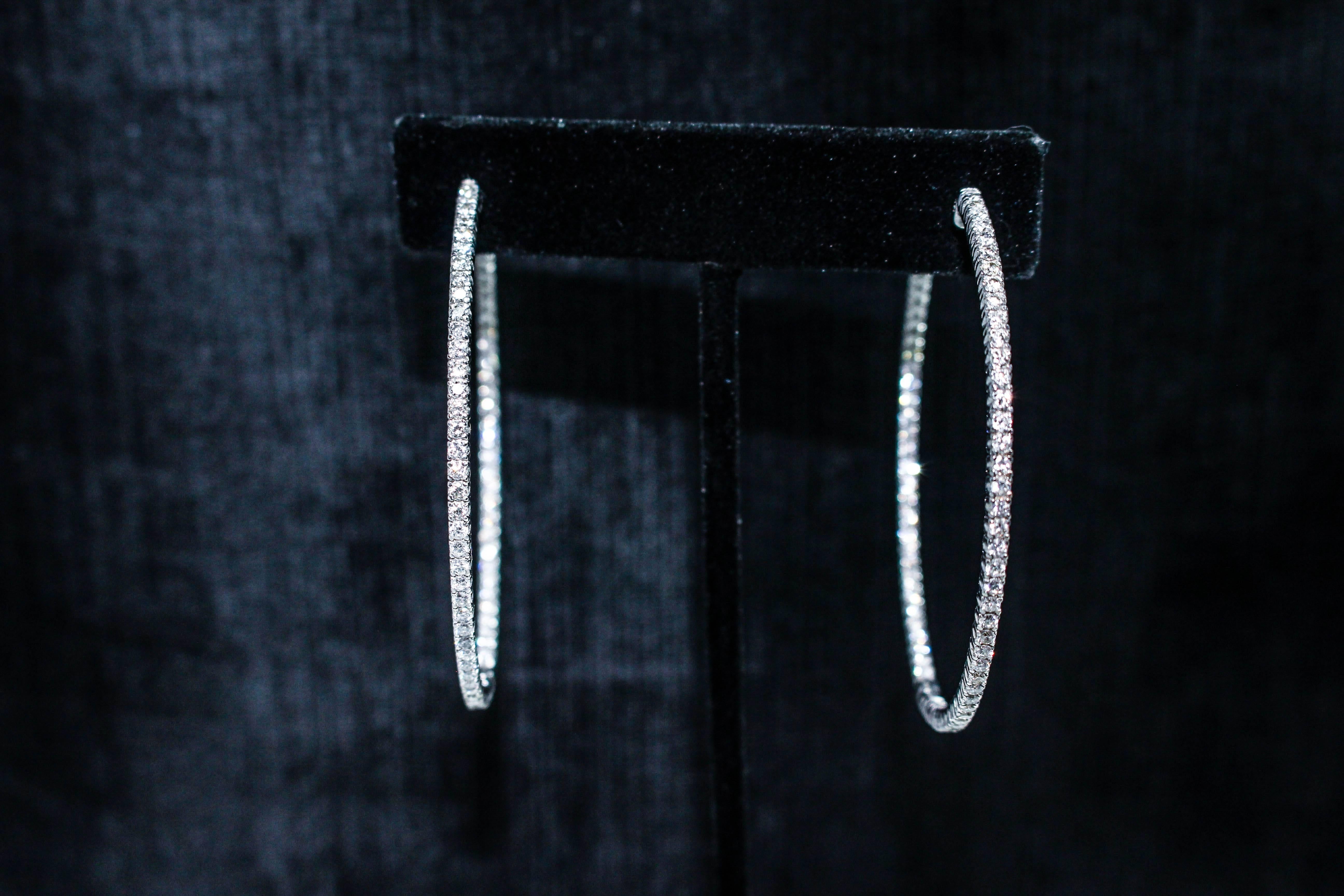 3.11 Carat Diamond Gold Hoop Earrings In Excellent Condition For Sale In Los Angeles, CA