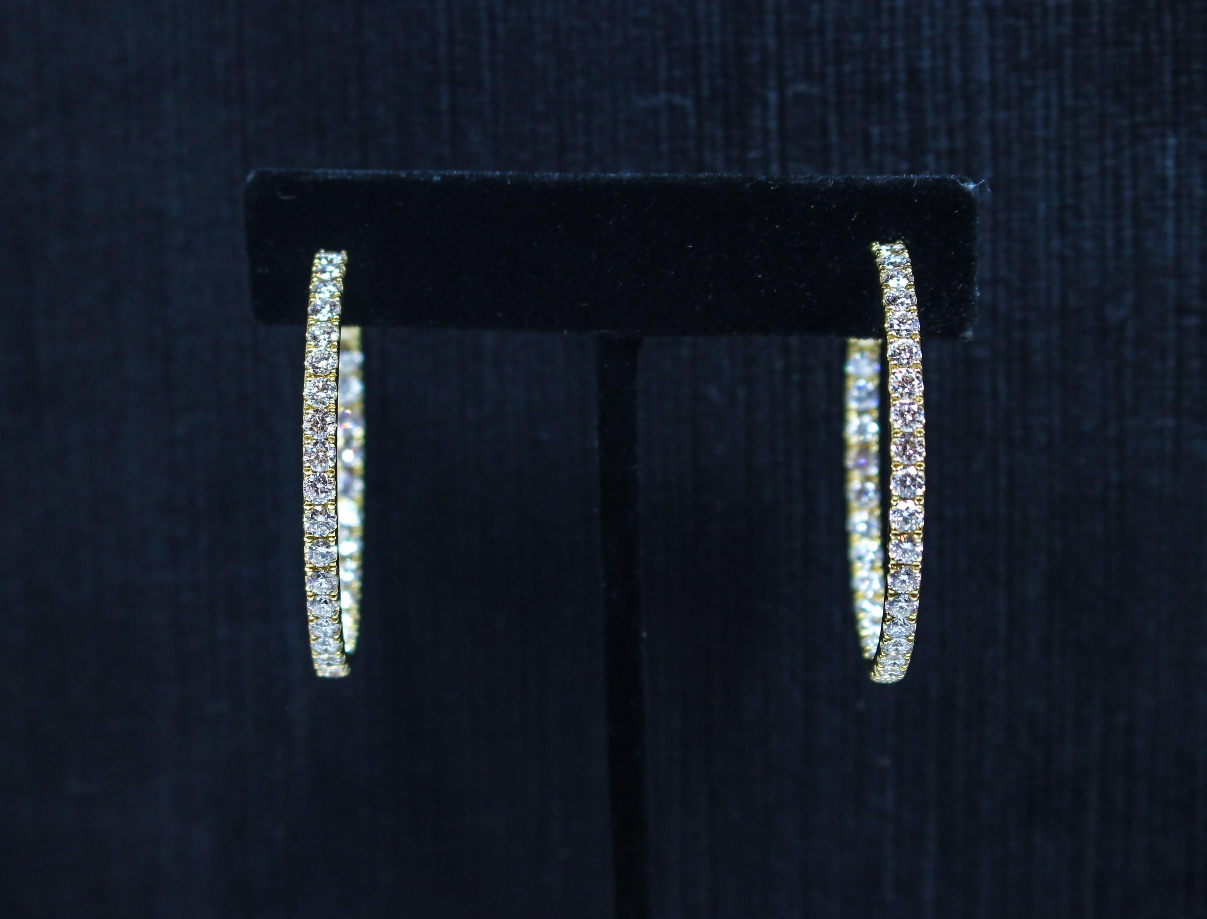 Diamond Gold Hoop Earrings In Excellent Condition For Sale In Los Angeles, CA