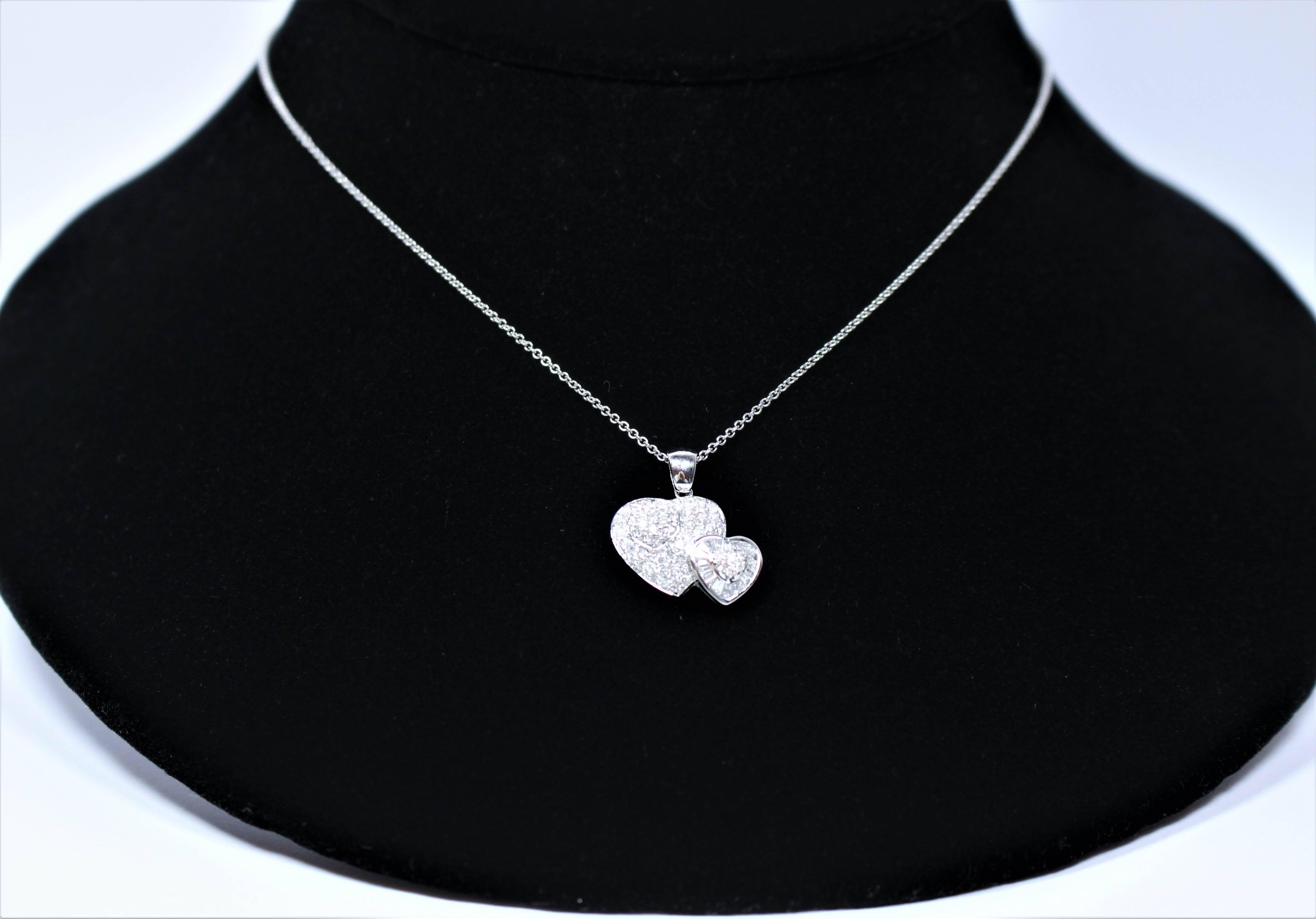 This necklace is composed of 18KT white gold and features a double heart pendant. A beautiful classic style. In excellent condition.

Please feel free to ask any questions you may have, we are happy to assist. 

Specs:
18 KT White