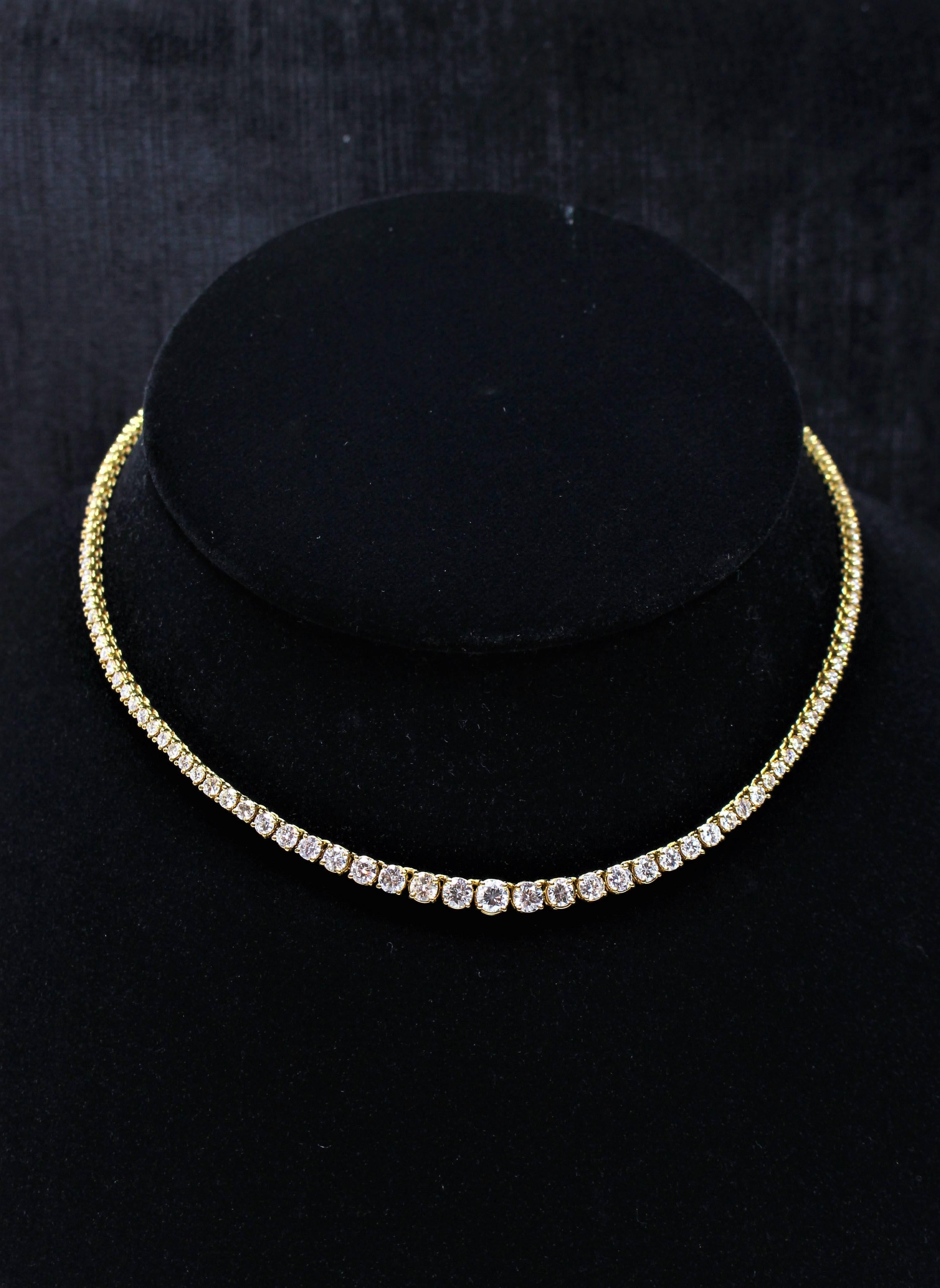 This necklace is composed of 18KT yellow gold with stunning round cut diamonds. Features a Riviere design with graduated diamonds. A beautiful classic style. In excellent condition.

Please feel free to ask any questions you may have, we are happy