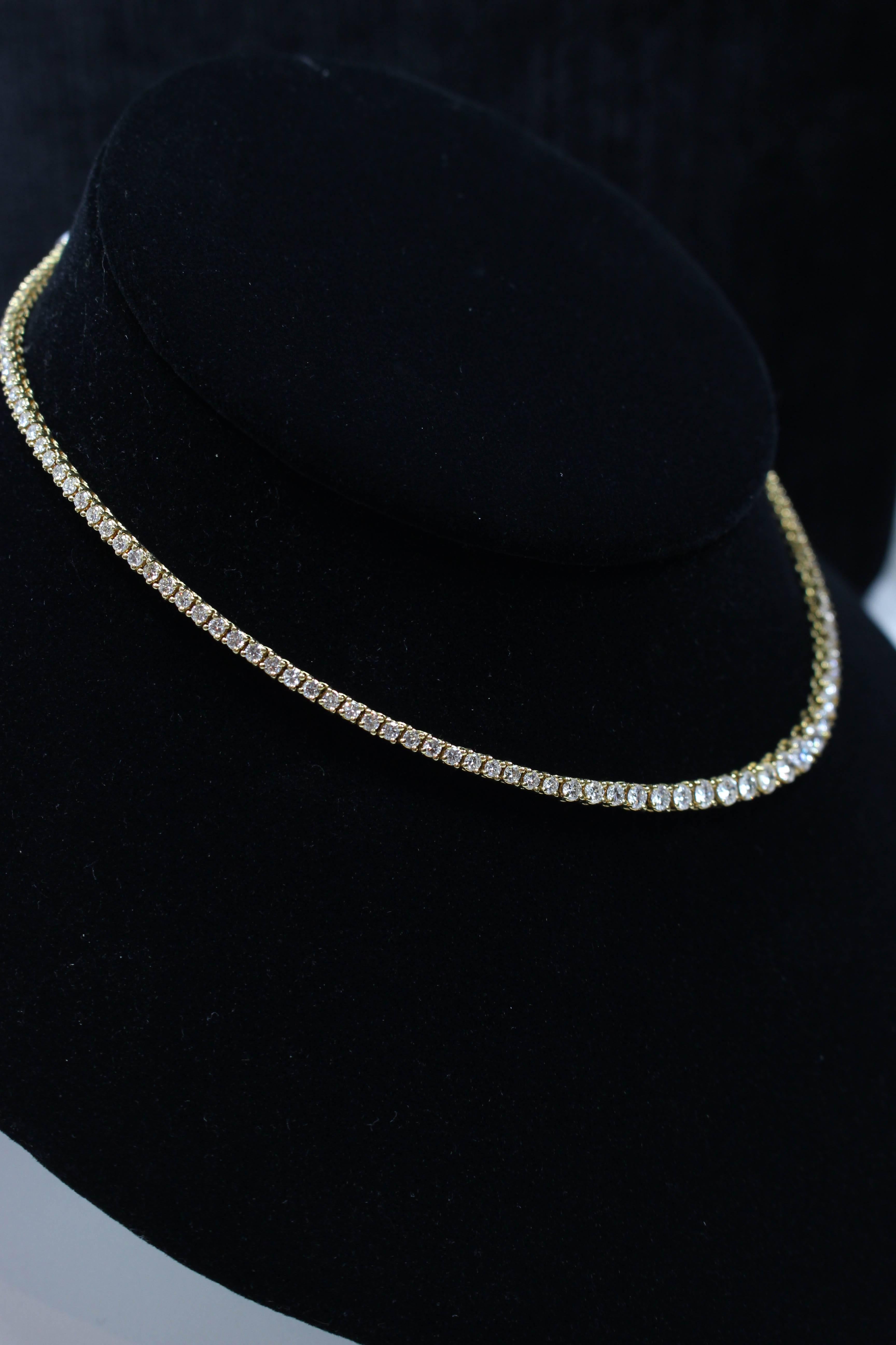 Diamond Gold Line Necklace In Excellent Condition For Sale In Los Angeles, CA