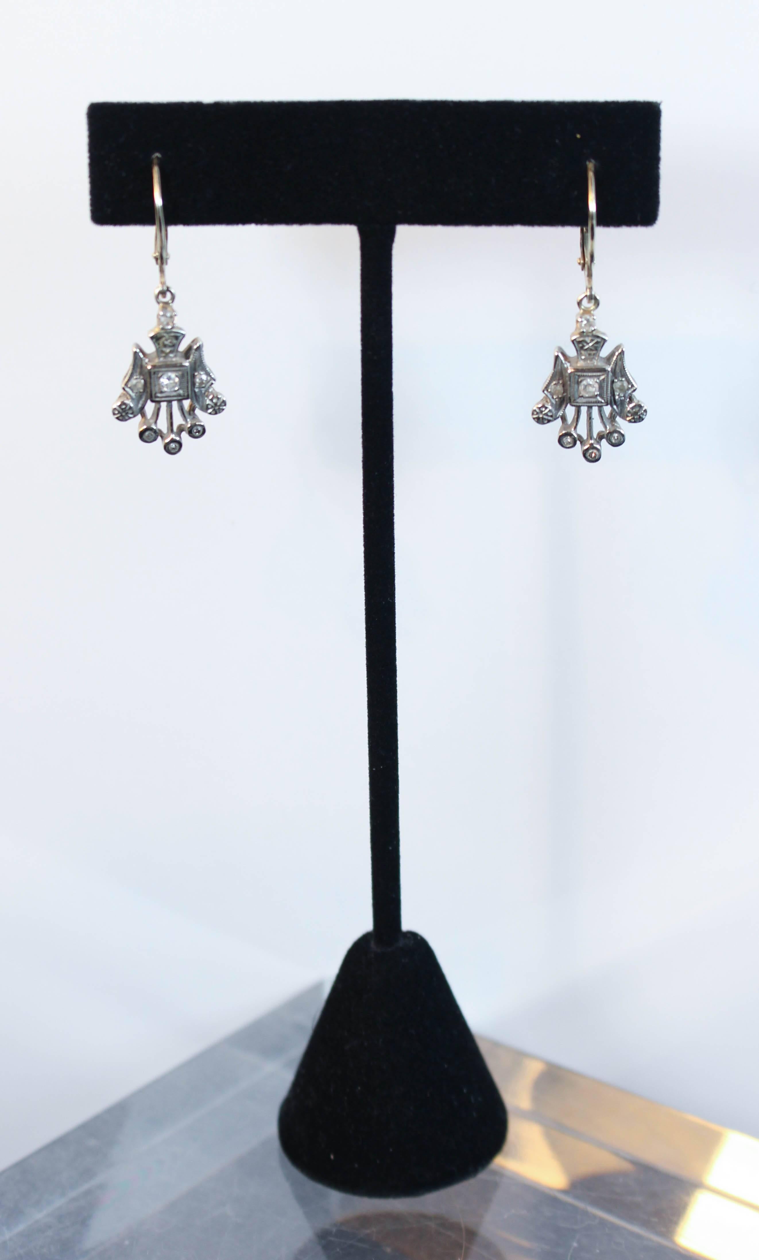 These earrings are composed of 14KT white gold with diamond accents. Features a dangle style closure. In excellent condition.

Please feel free to ask any questions you may have, we are happy to assist. 

Specs:
14KT White Gold
Diamonds Approximate