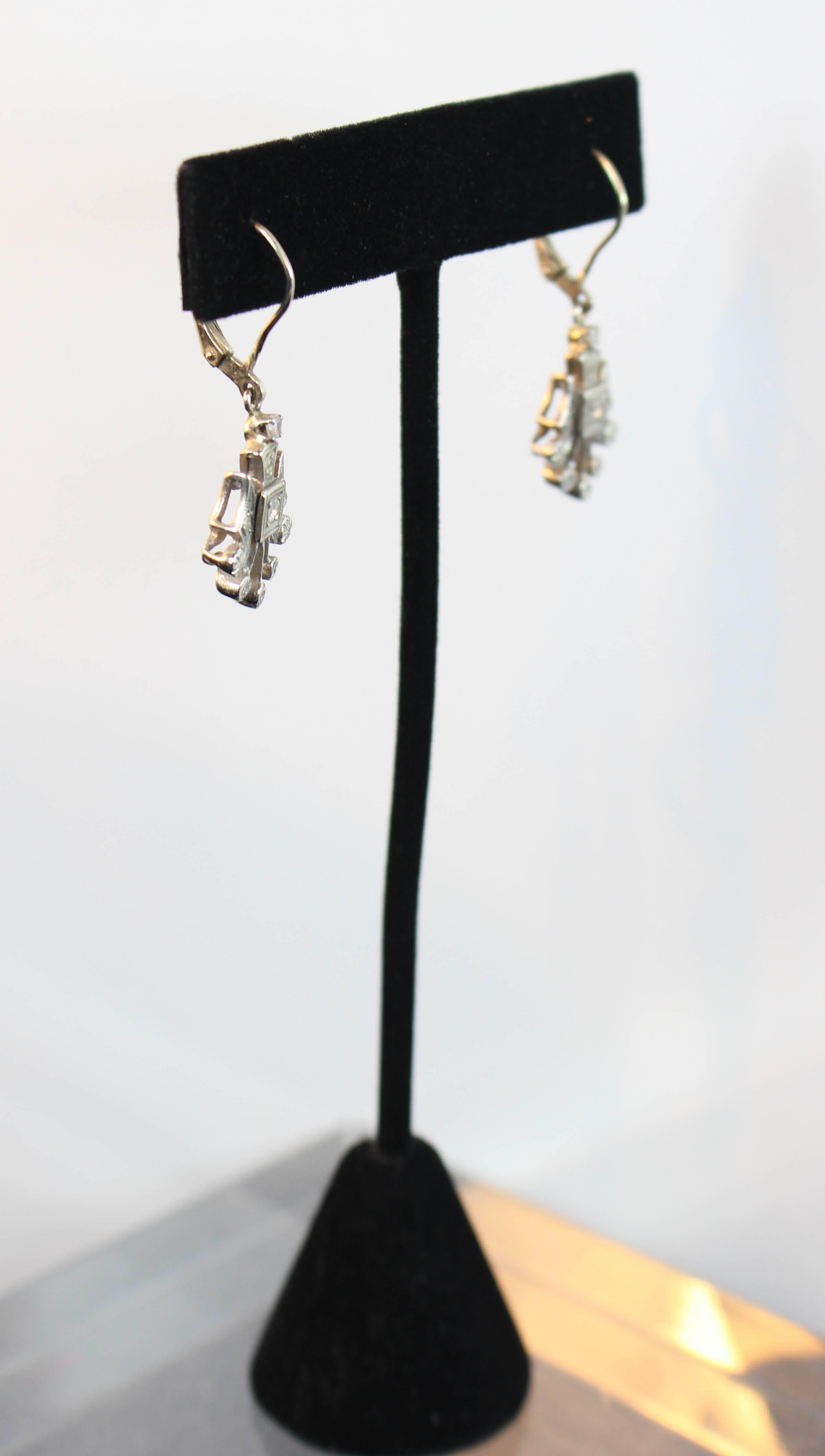 Diamond White Gold Drop Earrings In Excellent Condition For Sale In Los Angeles, CA