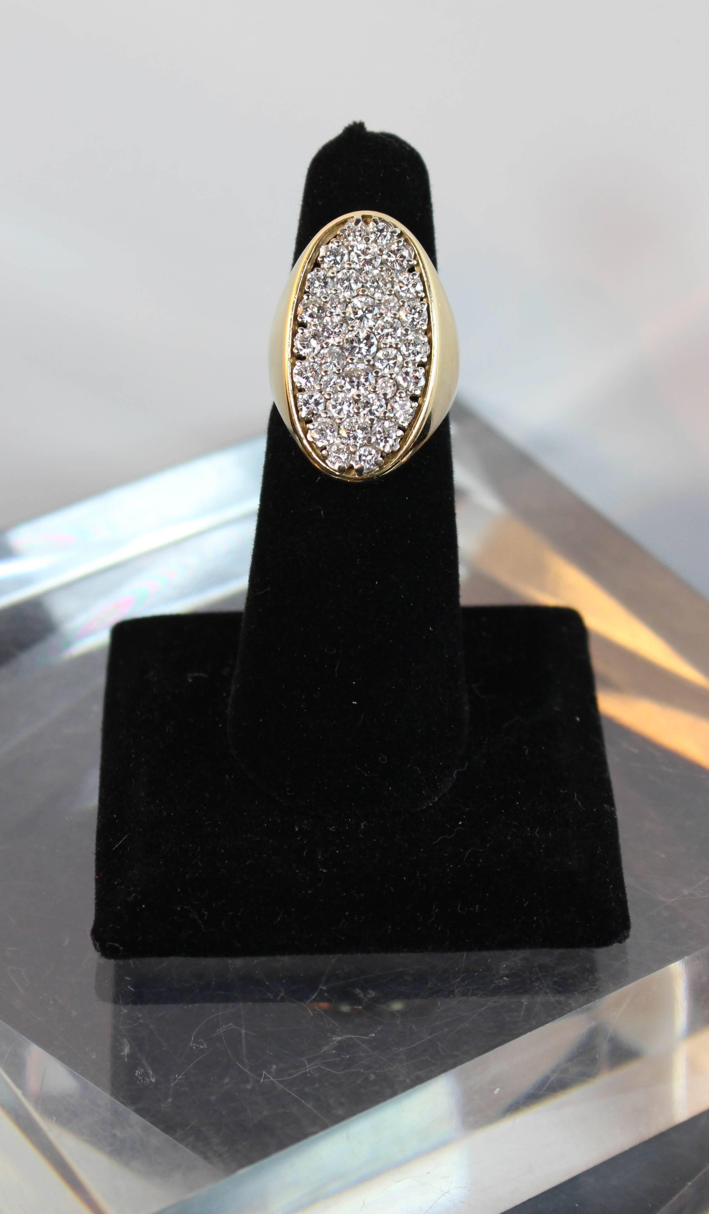 This ring is composed of 18kt yellow gold and features a stunning array of pave diamonds, set in an oval shaped design. Italian 1970s. Size 6. In excellent condition.

Please feel free to ask any questions you may have, we are happy to assist.