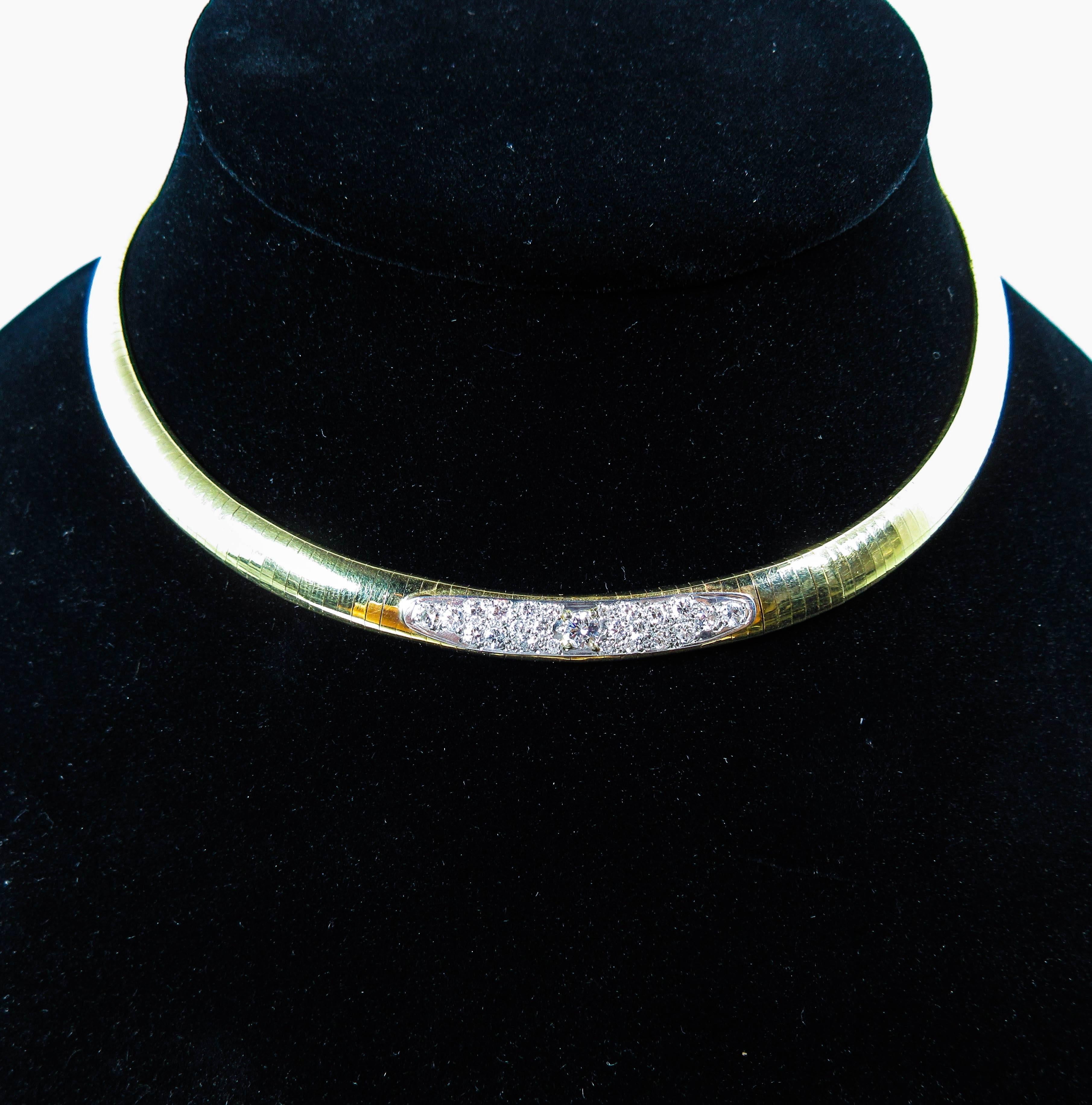Diamond Yellow Gold Omega Link necklace In Excellent Condition For Sale In Los Angeles, CA
