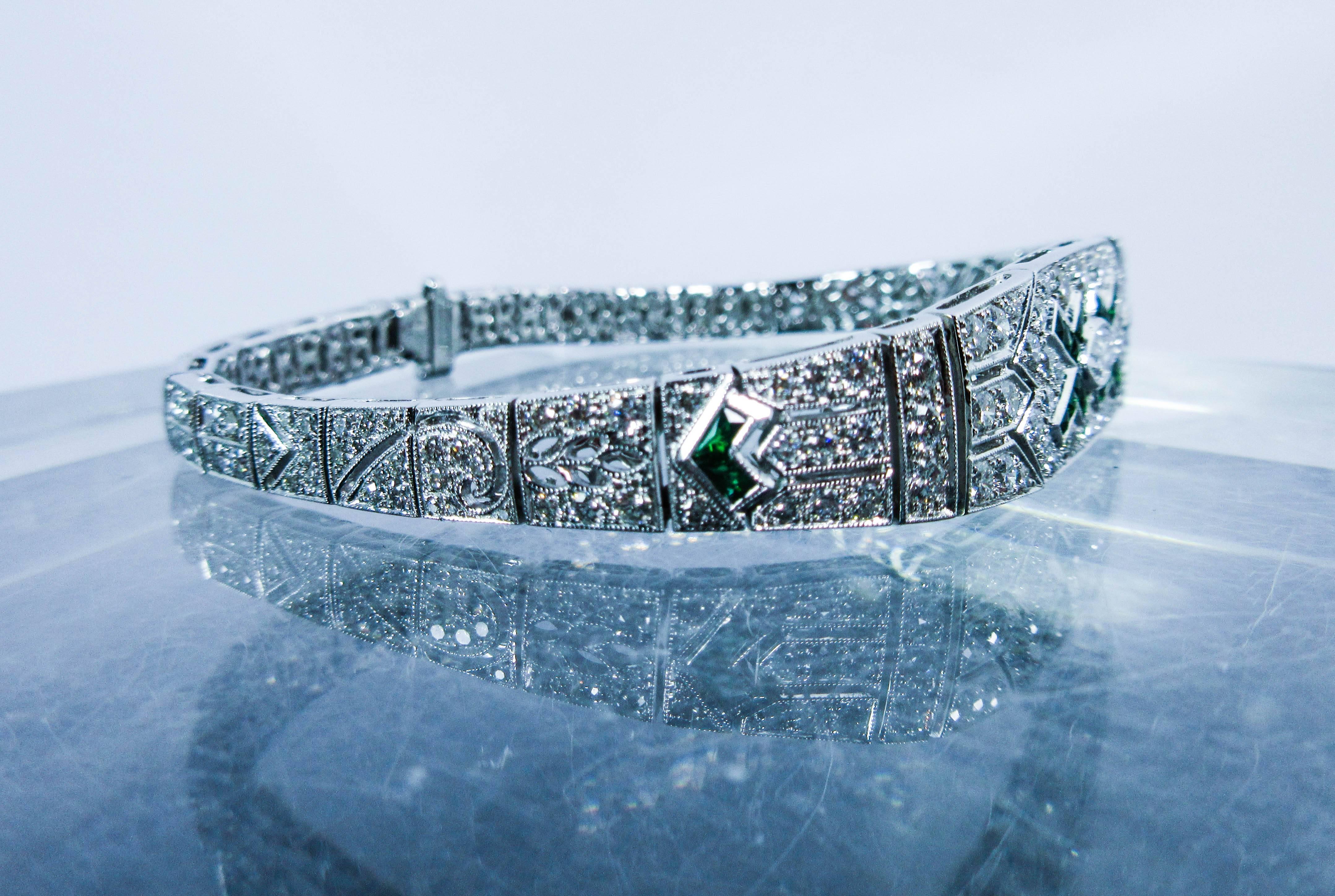 Tsavorite Garnet and 4.55 Carat White Diamond White Gold Bracelet In Excellent Condition For Sale In Los Angeles, CA