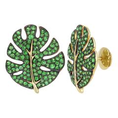 Yvonne Leon Earring 18 Karat Gold and Tsavorites Contemporary Design 4
