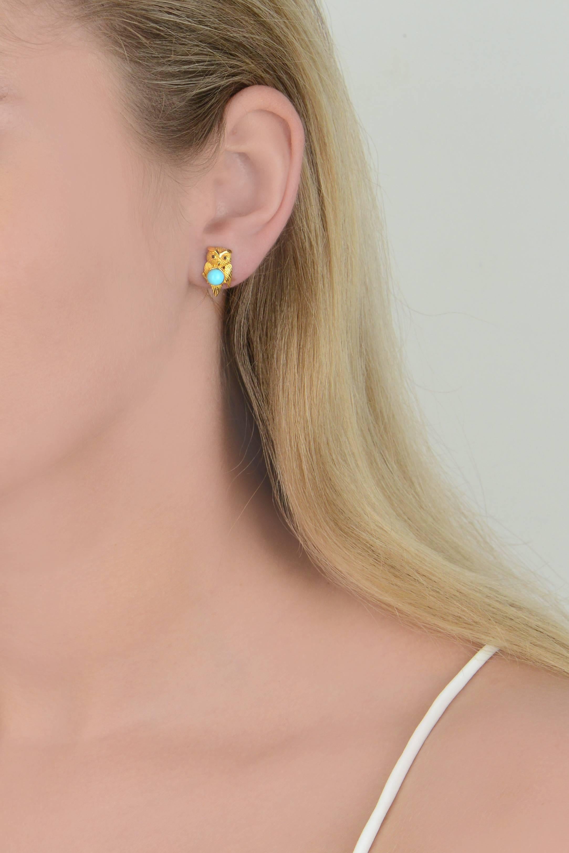 Earring in 18K gold 1,9 grammes
Black Diamonds 0,02 carats 
Turquoise 5/5,5
Alpa System
Sold by unit

