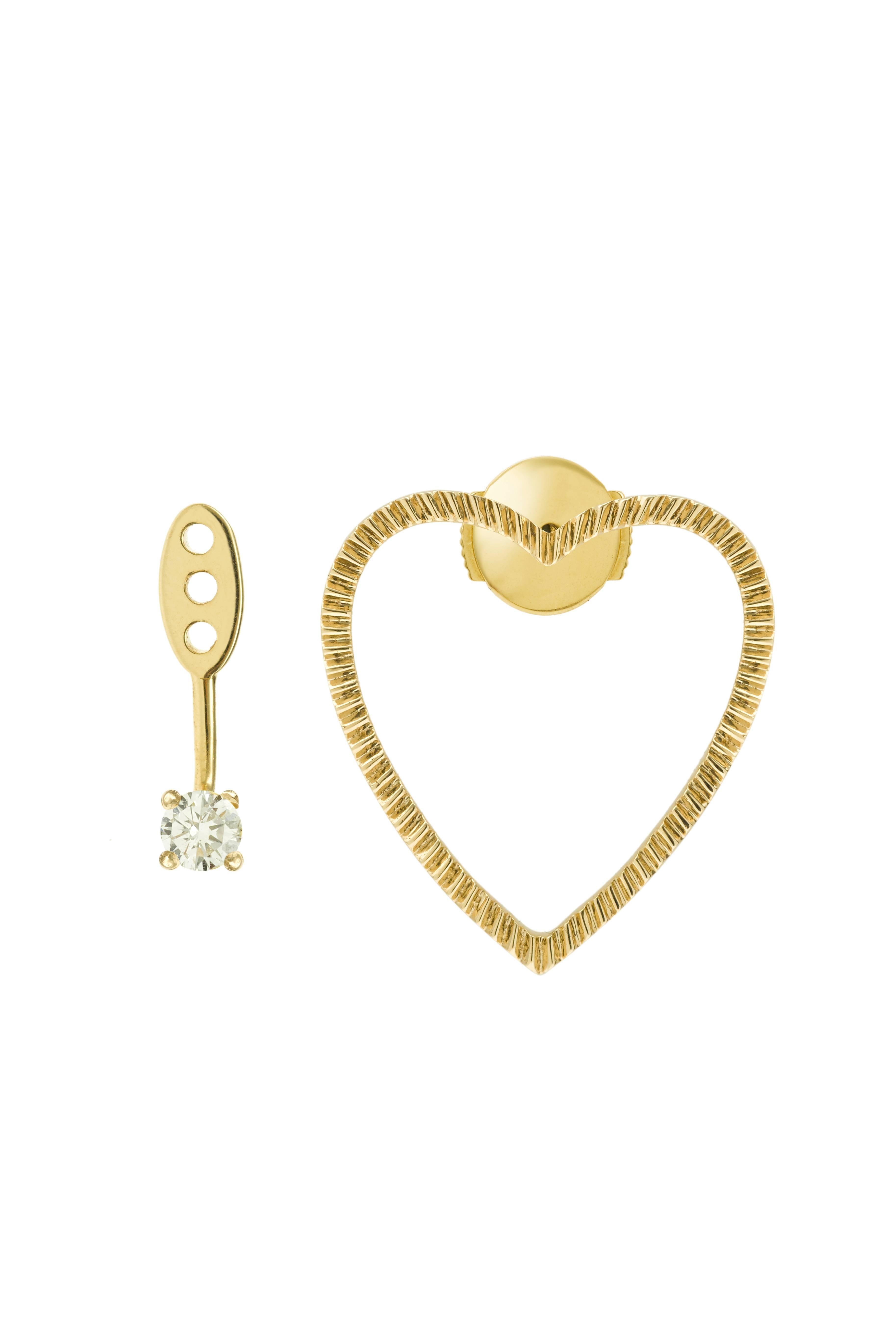 Pack of Earring and ear-jacket in Yellow gold 18 carats 2,8gr approx.
Diamonds 0,10 carats approx.
Alpa System
Sold as a pack by unit individually 
