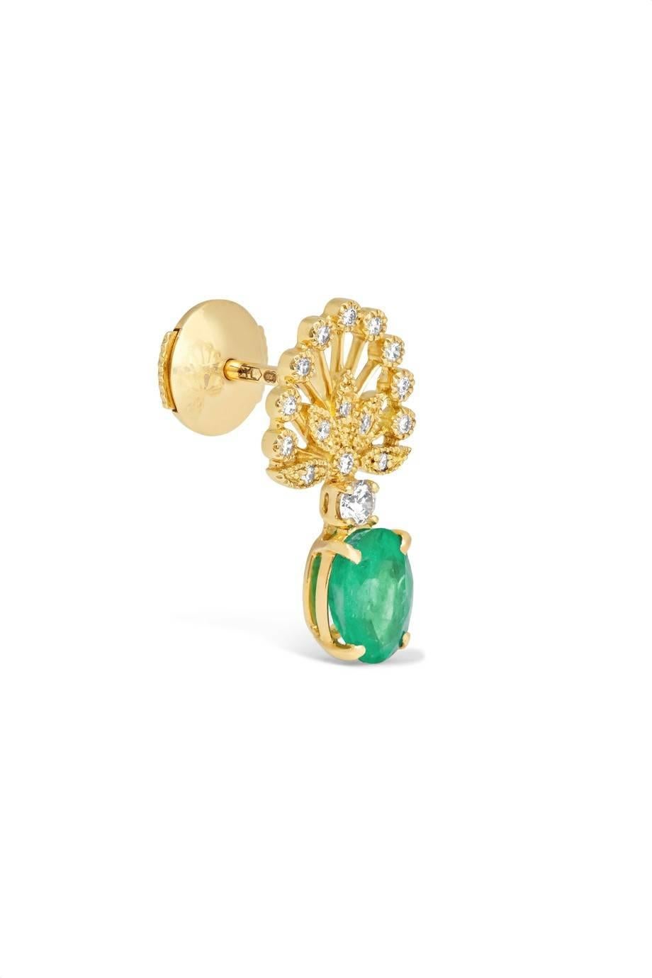 Earrings in Yellow Gold 18 carats 4,5gr Approx.
Diamonds 0,30 Carats Approx.
Emeralds 1,40 Carats Approx.
Alpa System
Sold as a pair 
