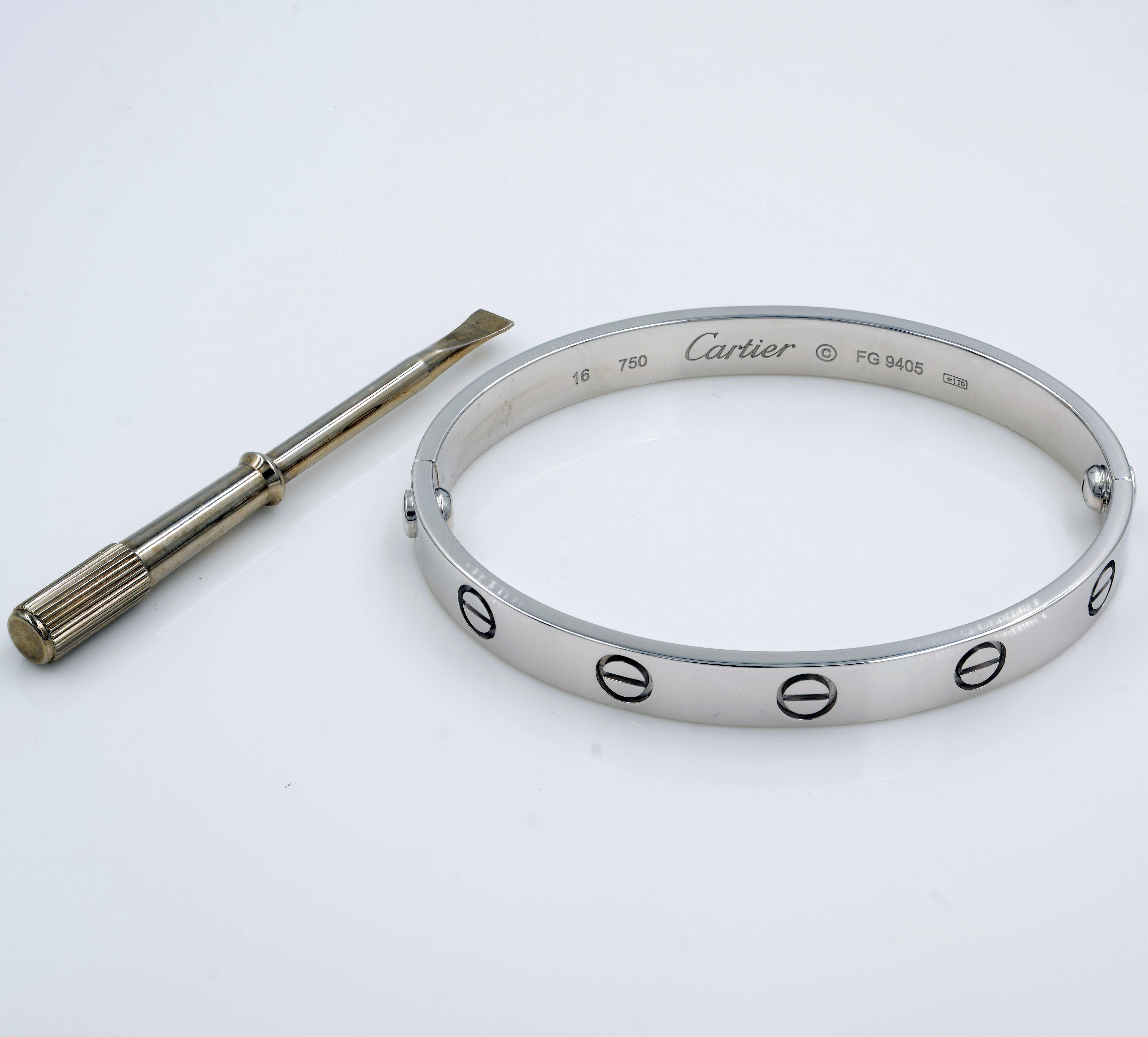Cartier Love Bracelet Size 16 Old Style 18K White Gold

Details: Cartier 18K White Gold Love Bracelet with Screwdriver SZ 16
Other Details:
Like New Cartier 18K white gold Love Bracelet 16 size.
Recently serviced.

Company - Cartier
Style - Love
