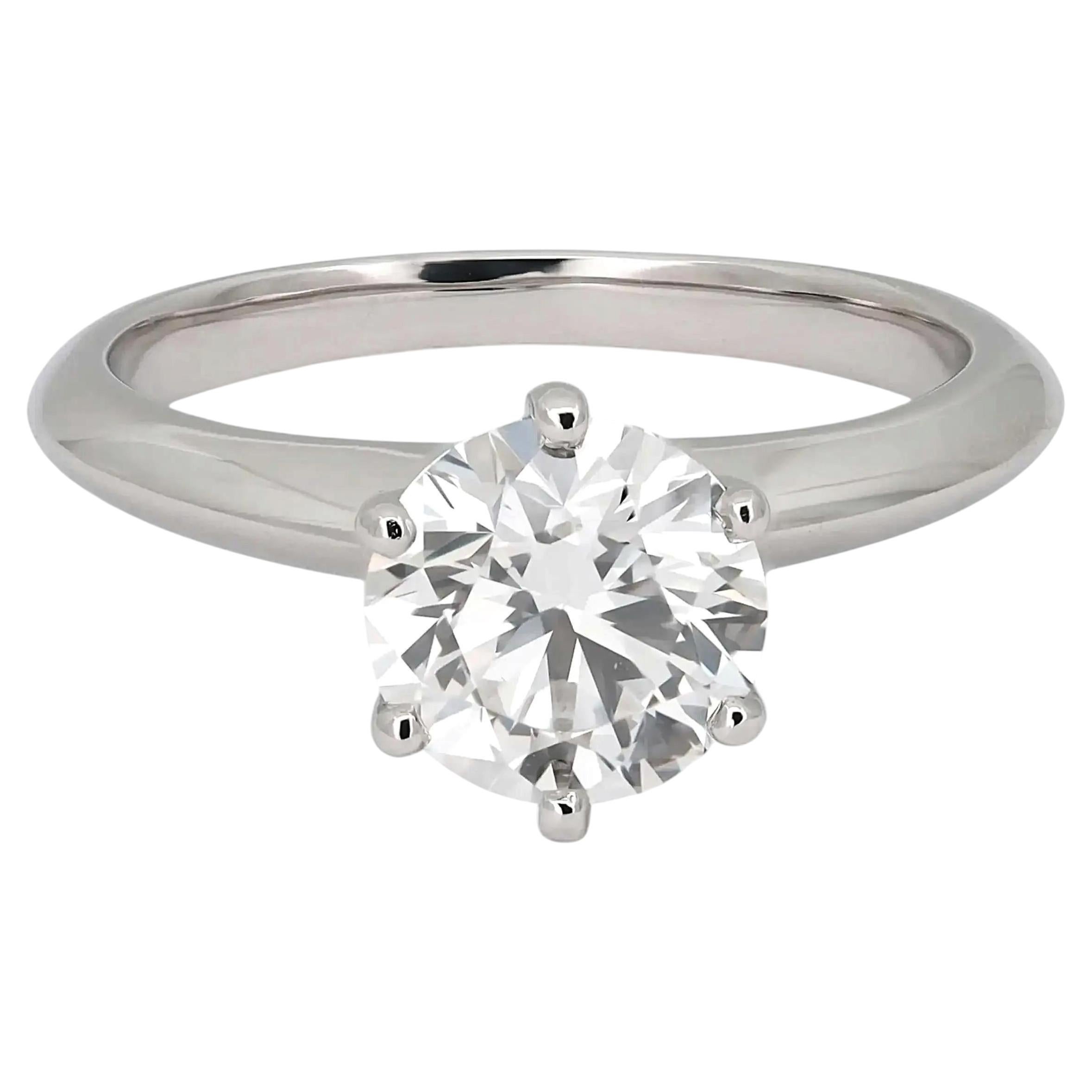 Tiffany & Co. Solitär-Verlobungsring mit rundgeschliffenem Diamanten (1,05 Karat) aus Platin, Größe 3,5