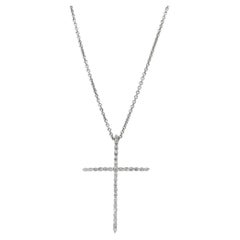Collier avec pendentif en forme de croix sertie de diamants Crivelli, en or blanc 18 carats, 0,21 carat au total