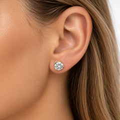 Pendientes de diamantes cultivados en laboratorio de 1,0 Cttw, talla redonda y con tres garras, en oro amarillo de 14K