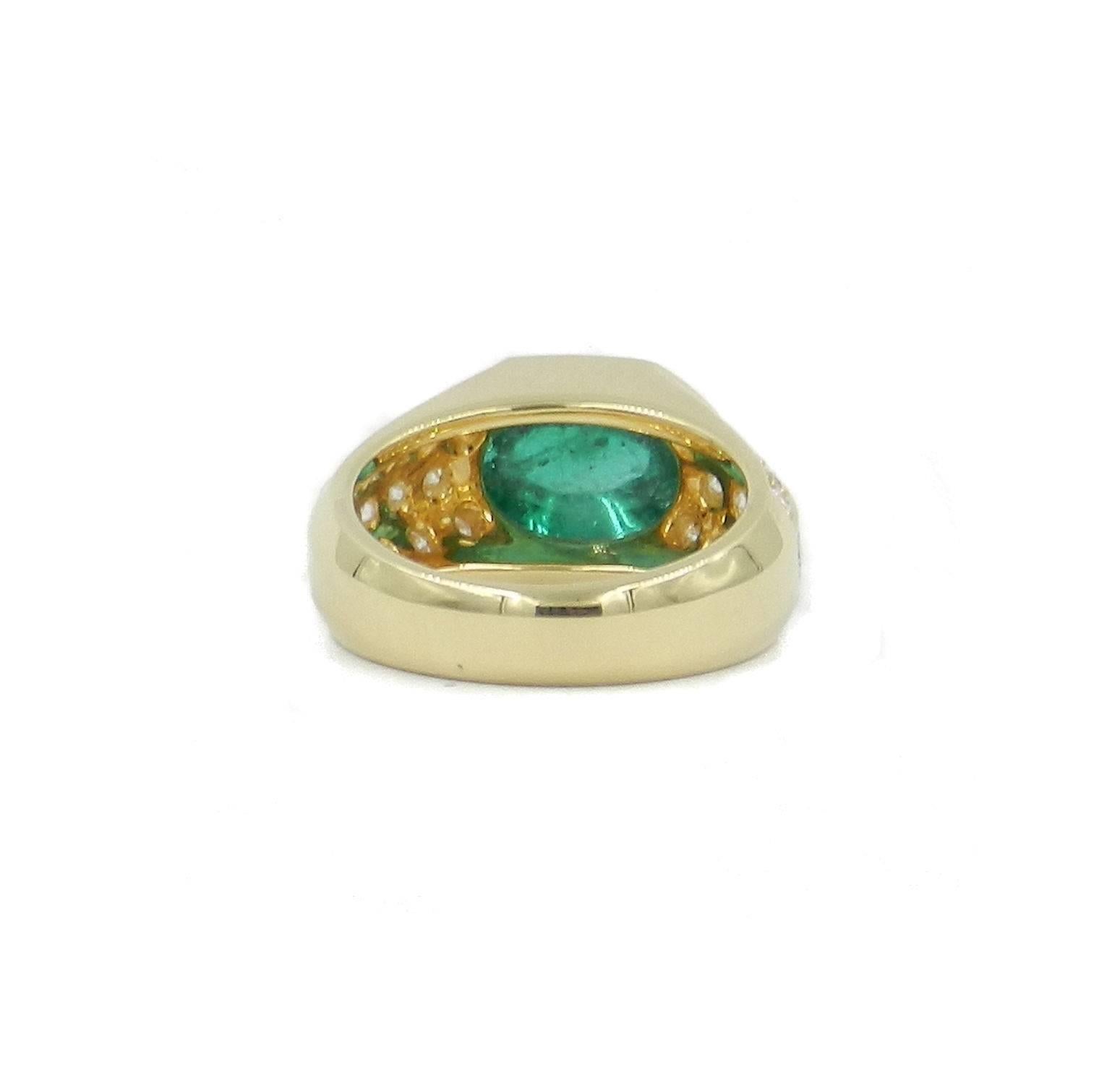 Round Cut Cabochon Emerald 2.50 Round Diamonds 1.10 Yellow Gold Ring, circa 1960 For Sale