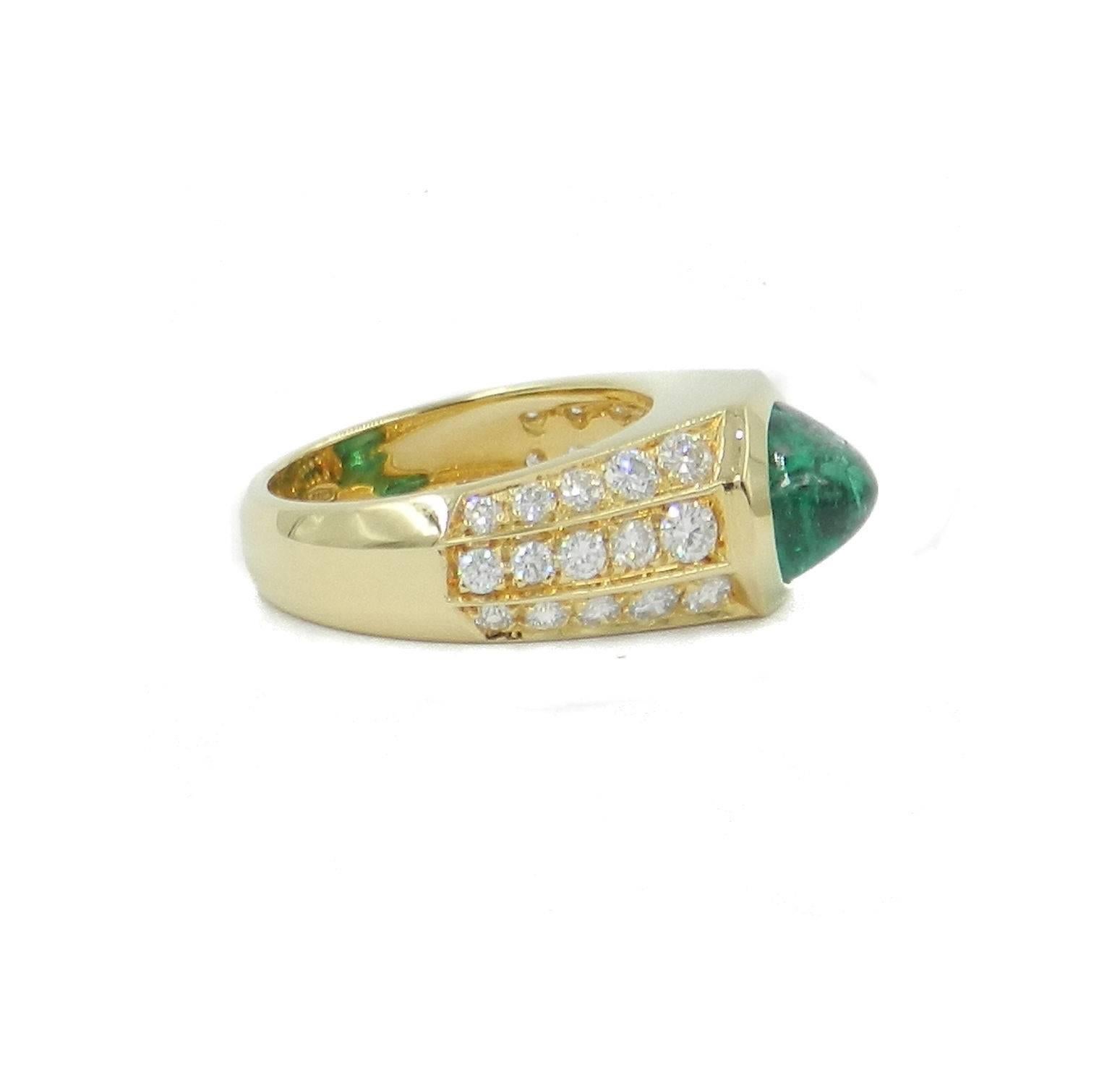 Cabochon Emerald 2.50 Round Diamonds 1.10 Yellow Gold Ring, circa 1960 In New Condition For Sale In Valenza, IT