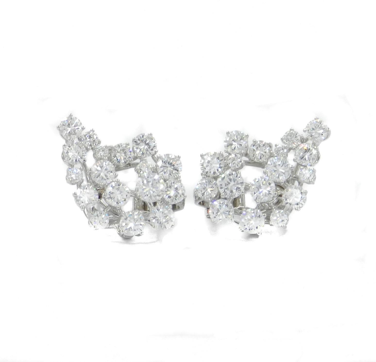 Modern Earring in Diamonds 6.66 La Dolce Vita Period For Sale