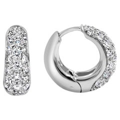 Boucles d'oreilles Garavelli Huggie en or blanc 18 carats et pavé de diamants