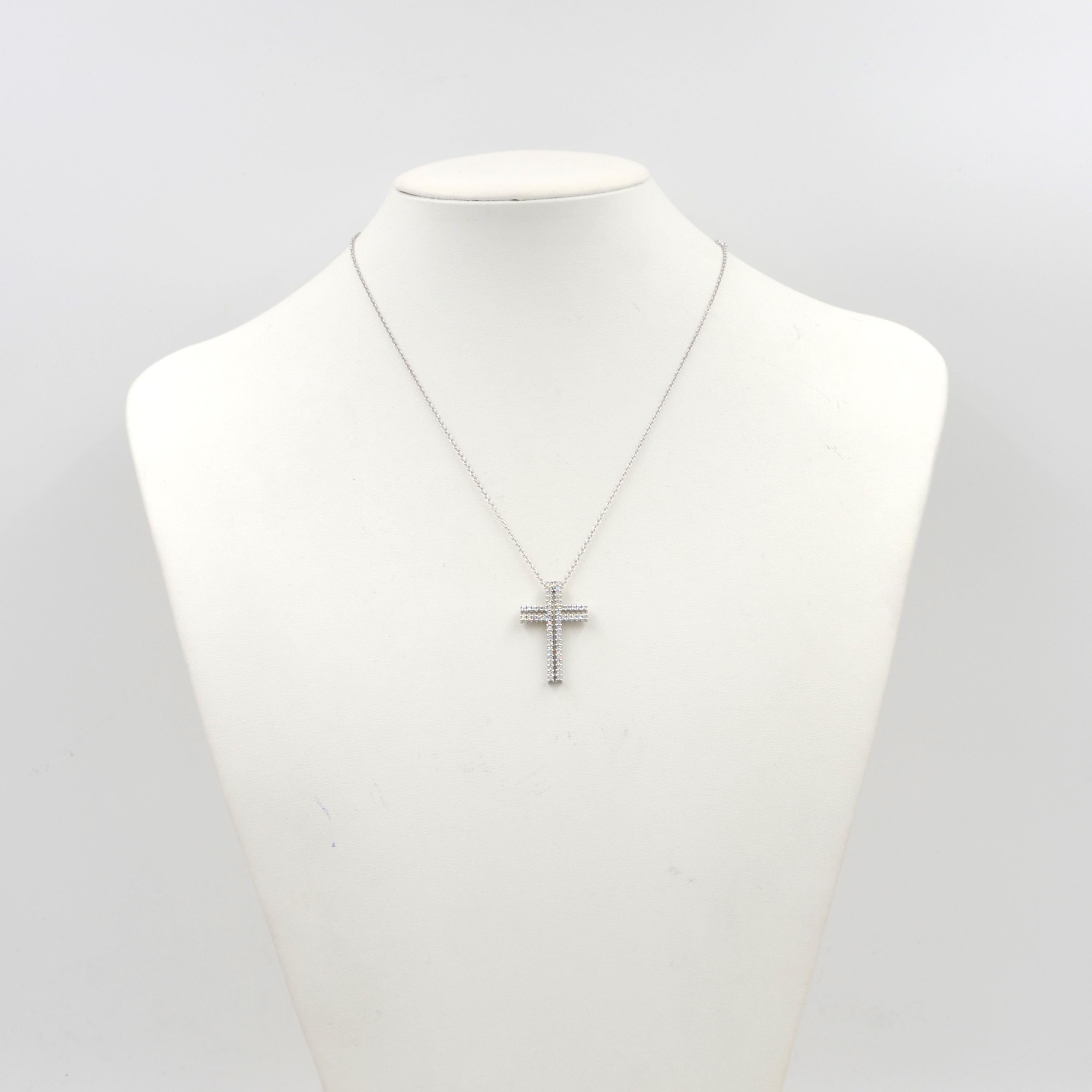 18 Karat White Gold White Diamonds Garavelli Cross Pendant Necklace 2