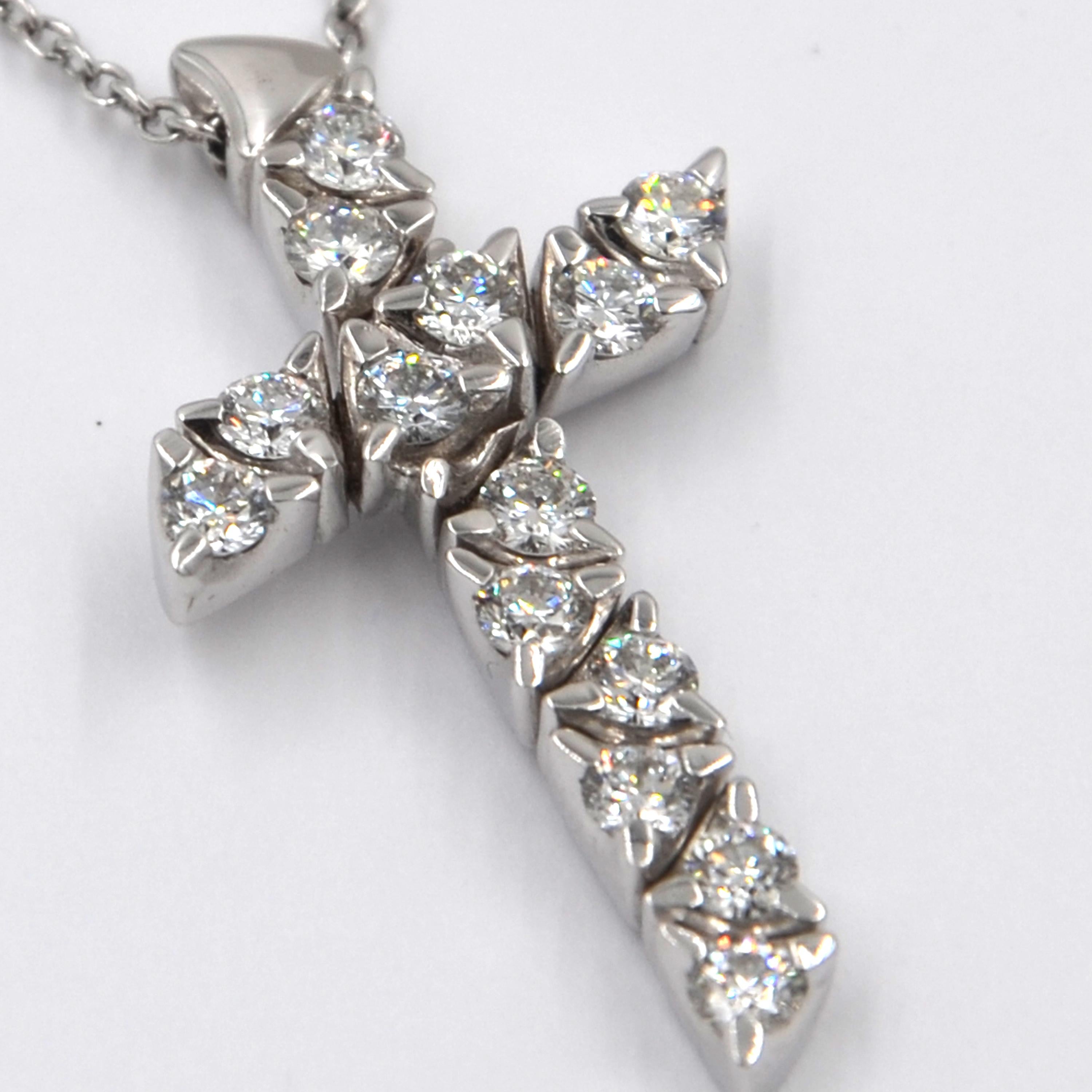 18 Karat White Gold White Diamonds Garavelli Cross Pendant Necklace In New Condition In Valenza, IT