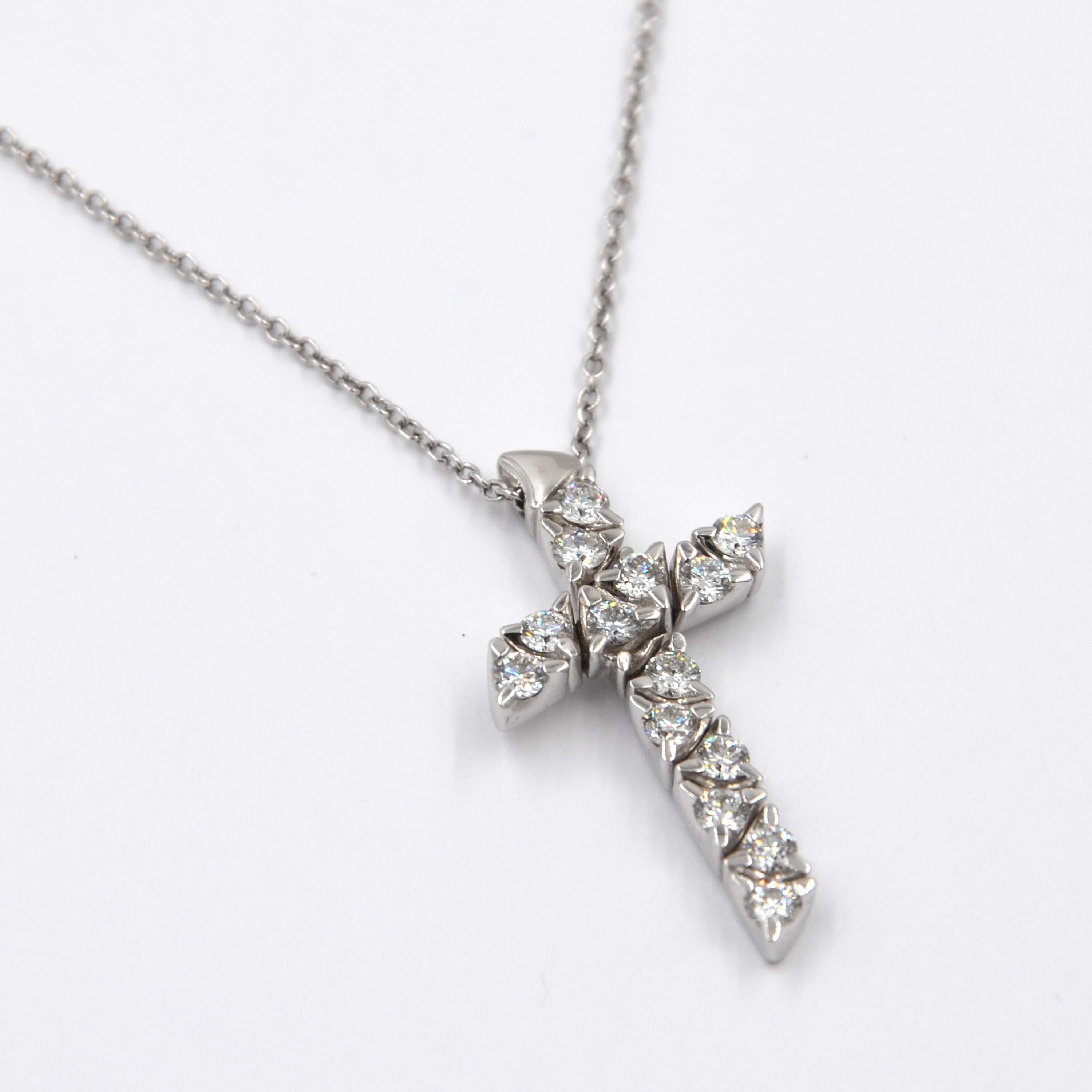18 Karat White Gold White Diamonds Garavelli Cross Pendant Necklace 3