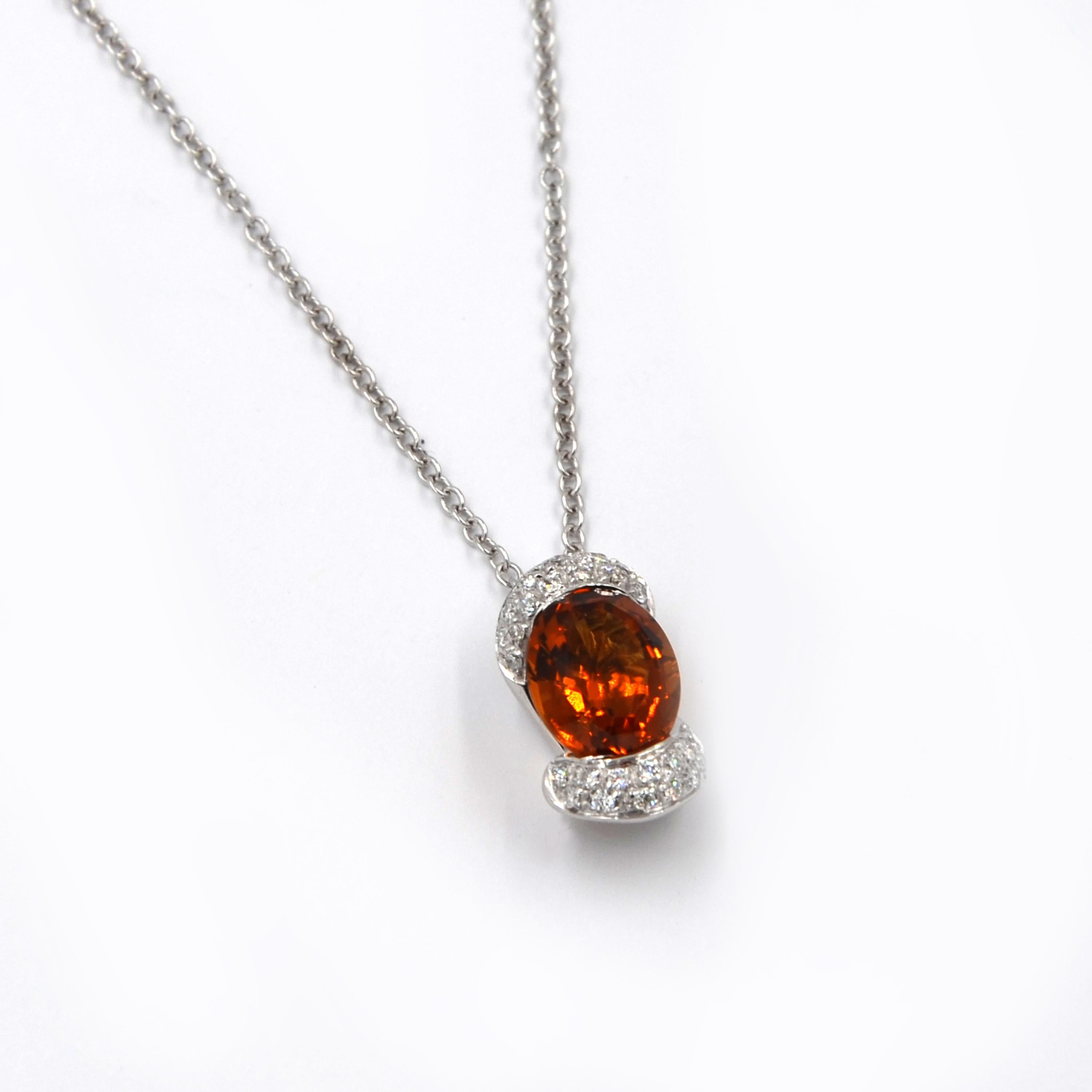 18 Karat White Gold  Garavelli Necklace featuring a natural oval madera orange surronded on top ad bottom by white diamonds.
Chain lenght cm 45 with adjustment at cm 40
Made In Italy. 
18KT GOLD gr : 6,70
WHITE DIAMONDS ct : 0,21
Natural oval