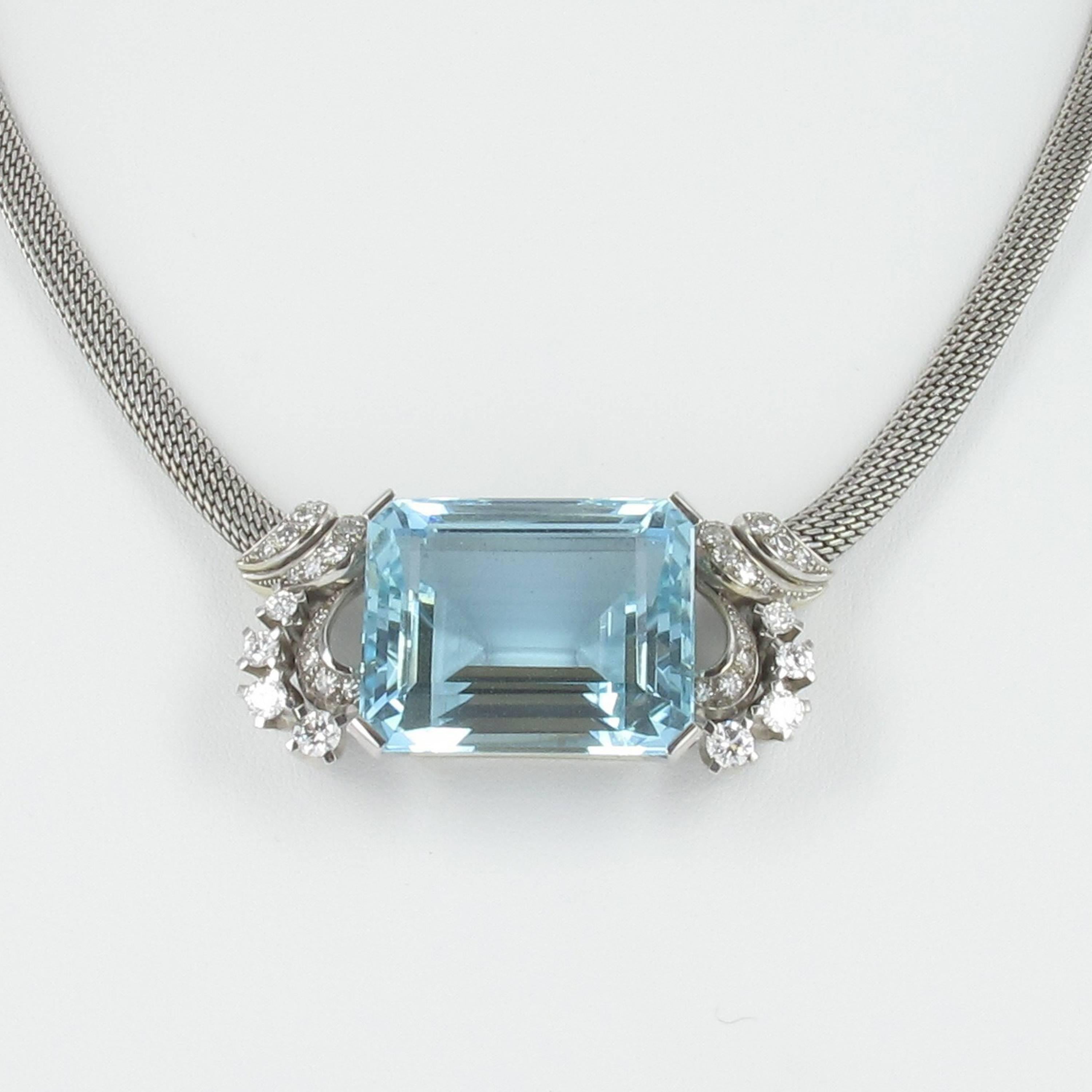 Contemporary Aquamarine and Diamond Gold Necklace For Sale