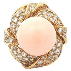 Cocktail Ring with Diamonds and Coral in 18K Yellow Gold