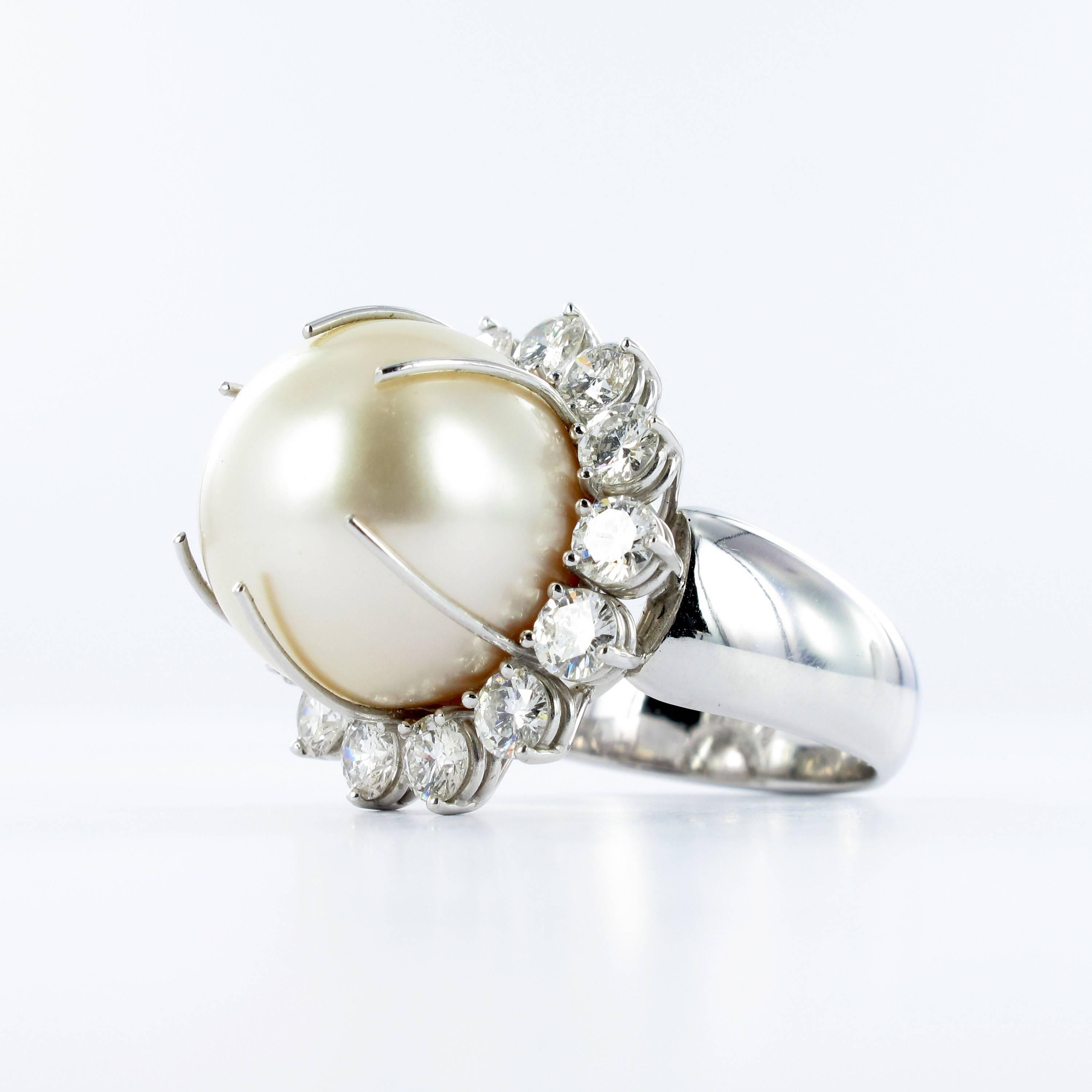 Classic Cocktail Ring in white gold 750. Set with one round South Sea Cultured Pearl of 15.7 mm in diameter. The Pearl is kept in position by six elongated prongs. The pearl is rotatable and has no drill hole. Classic Entourage of 14 fine quality
