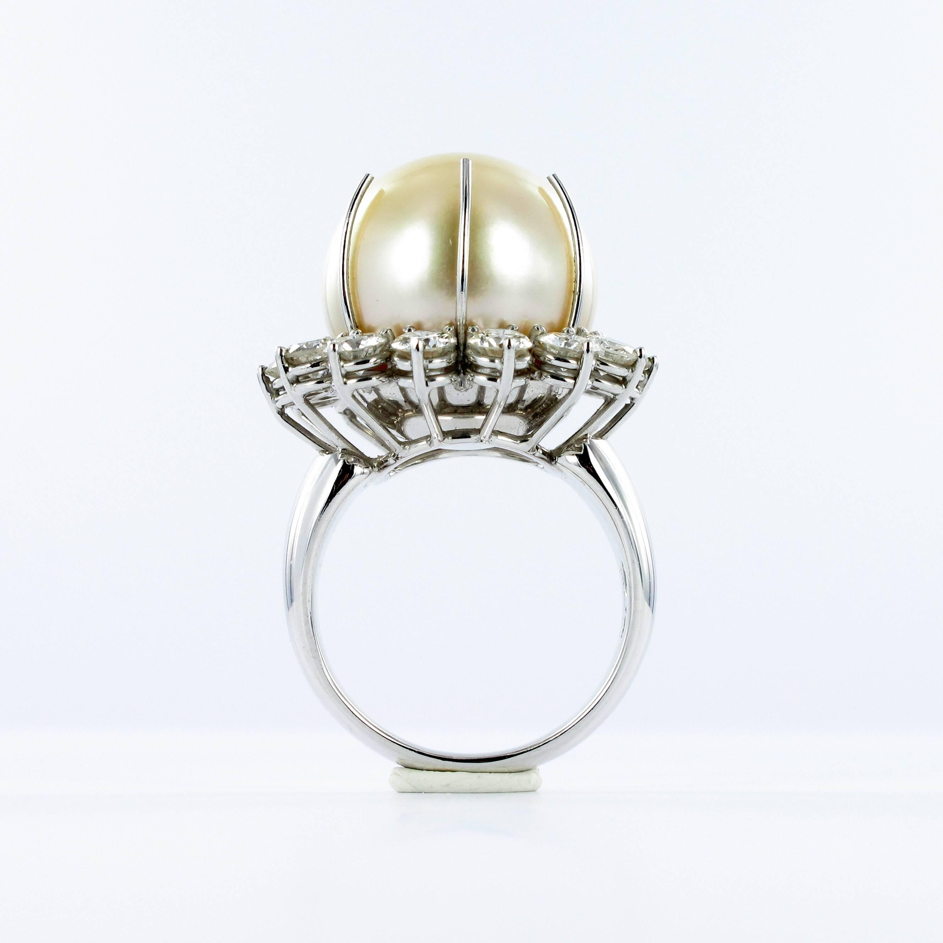 Gübelin South Sea Cultured Pearl and Diamond Cocktail Ring In Excellent Condition In Lucerne, CH