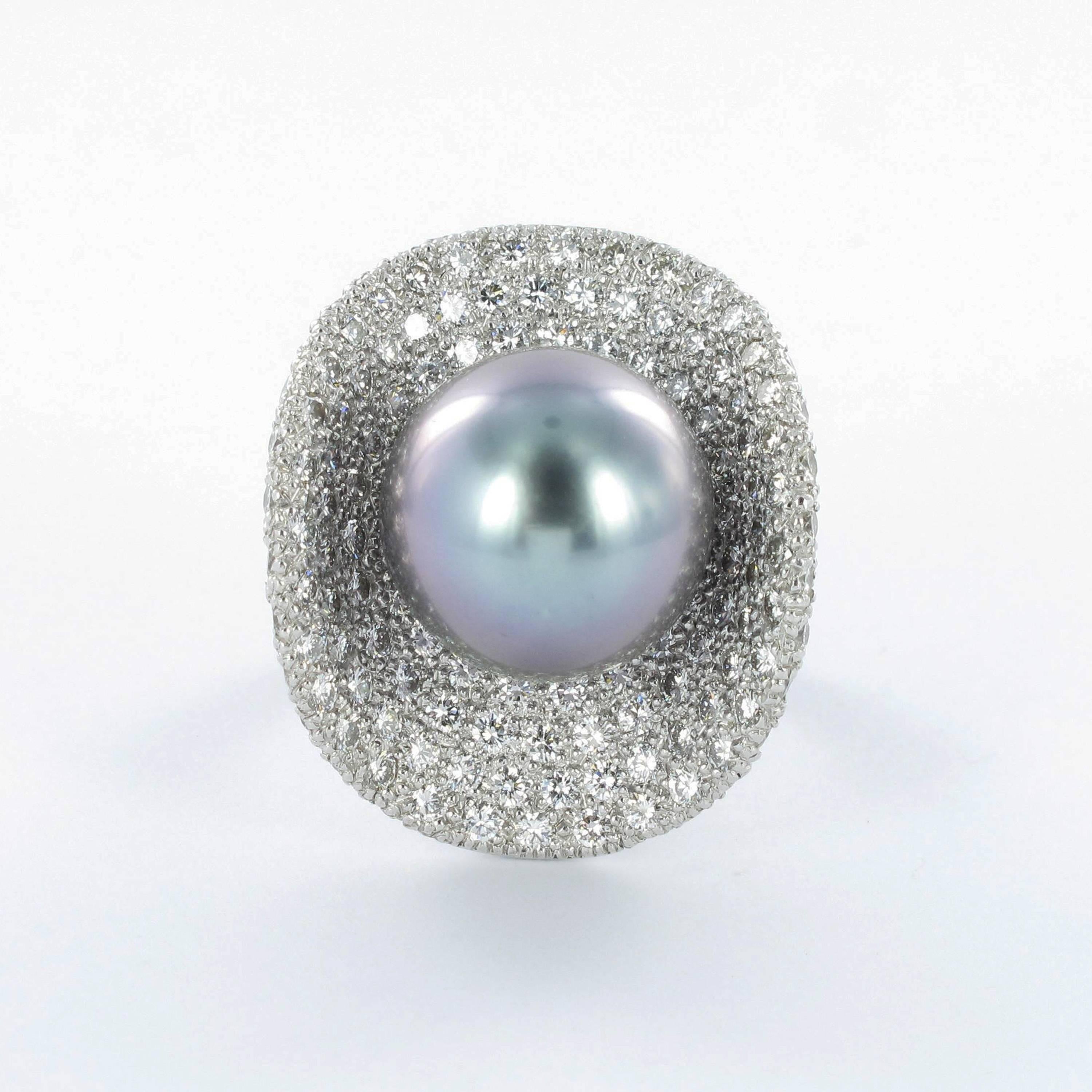 This handcrafted ring in 18k white gold features a particularly attractive Tahitian cultured pearl of 13.7 mm diameter. The pearl is embedded in a field of 319 exqusitely pave set brilliant cut diamonds totalling 6.24 carats of G/H colour and vs