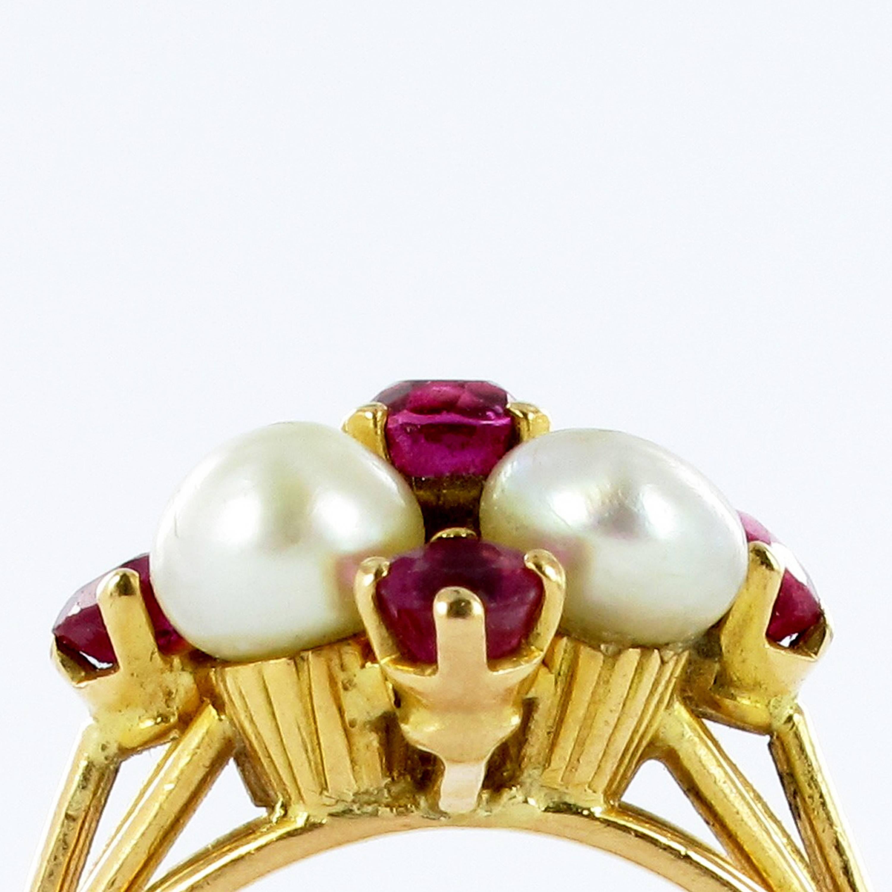 Natural and Synthetic Ruby Pearl Ring In Good Condition For Sale In Lucerne, CH