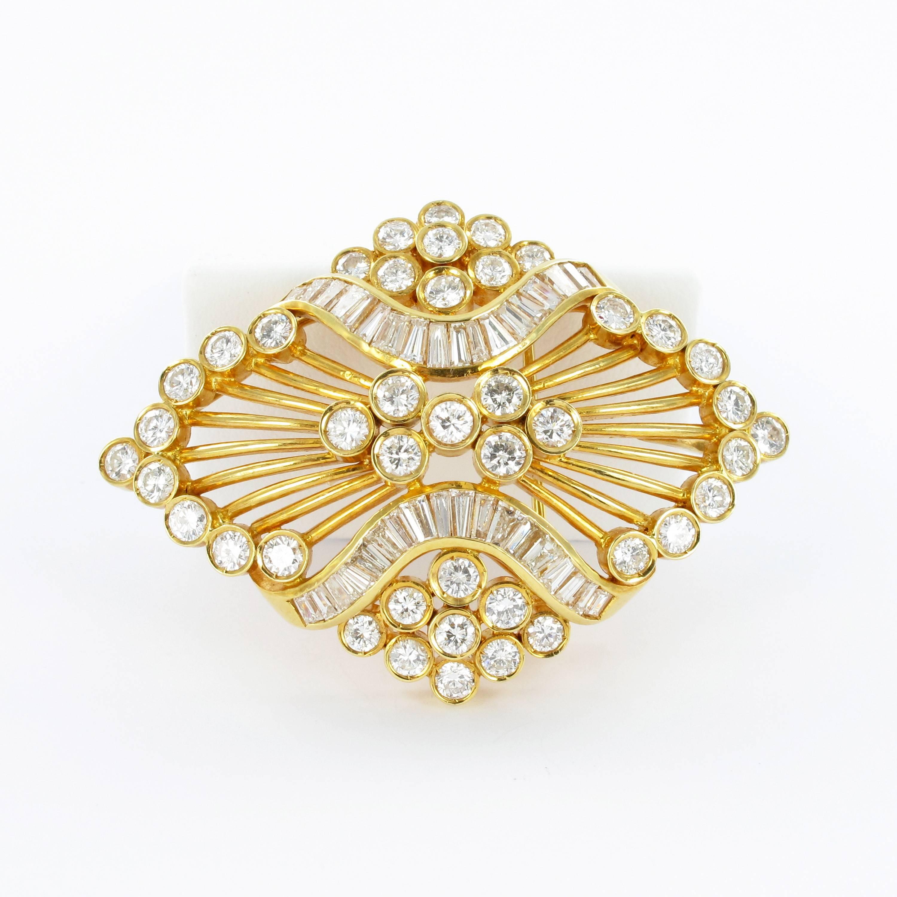The brooch/pendant is manufactured in yellow gold 750. Additional eyelet for chain. Beautifully arranged round brilliant-cut and tapered-cut diamonds, total weight approximately 5.00 carats (G/H colour and si clarity). Approximately 45 x 35mm in