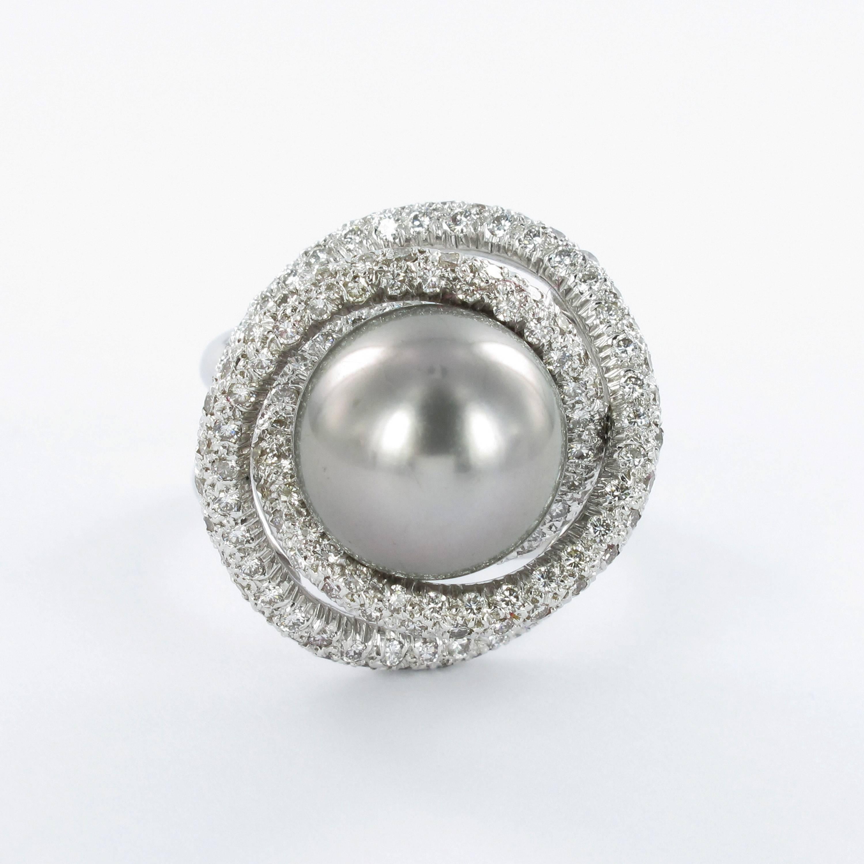 This ring in 18k white gold features a light grey Tahitian cultured pearl of 12.0 mm diameter. The pearl is encircled by 184 delicately set brilliant-cut diamonds. Total diamond weight approximately 0.90 carats (G/H colour and vs clarity). Size: 52,