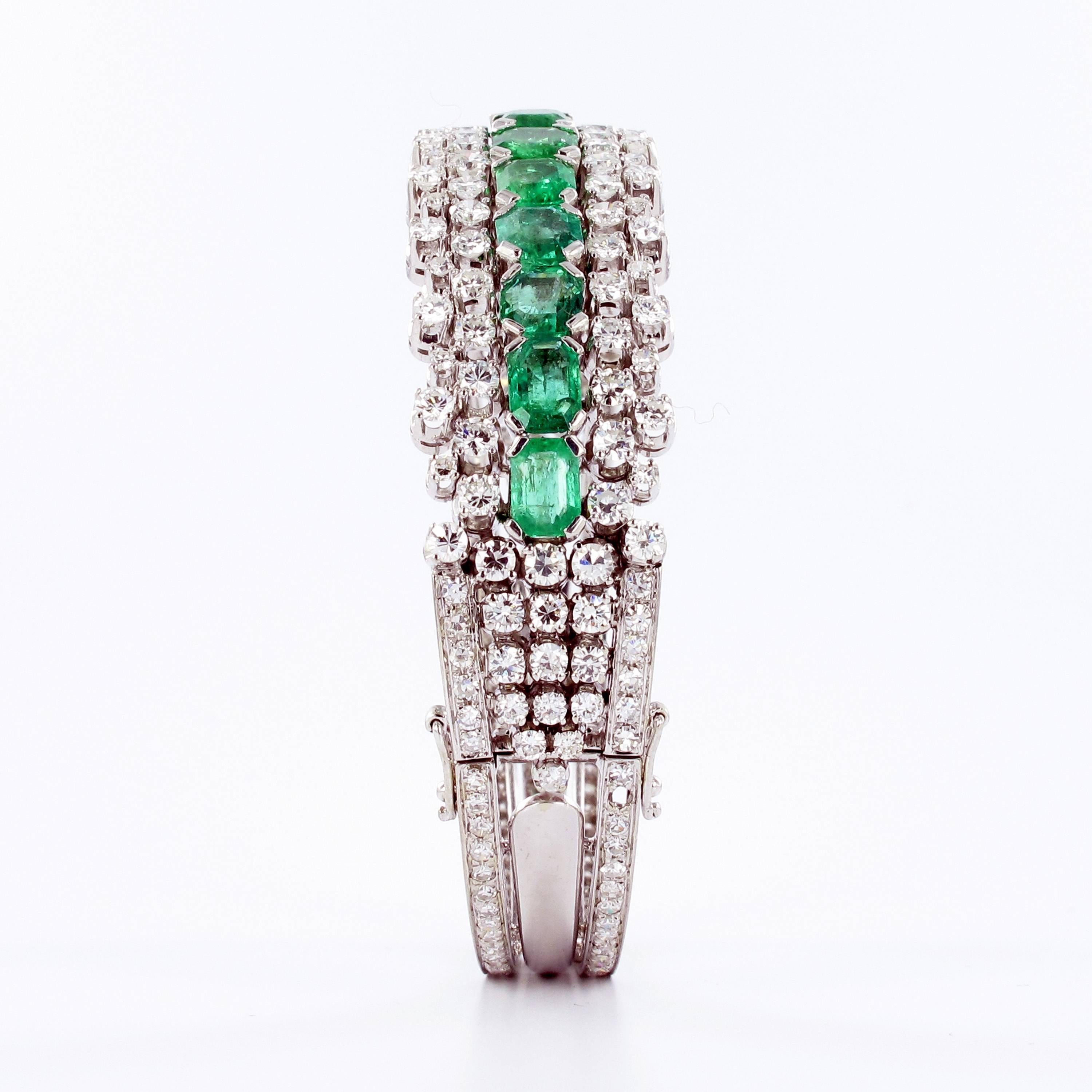 Emerald and Diamond Gold Bangle Bracelet In Good Condition In Lucerne, CH