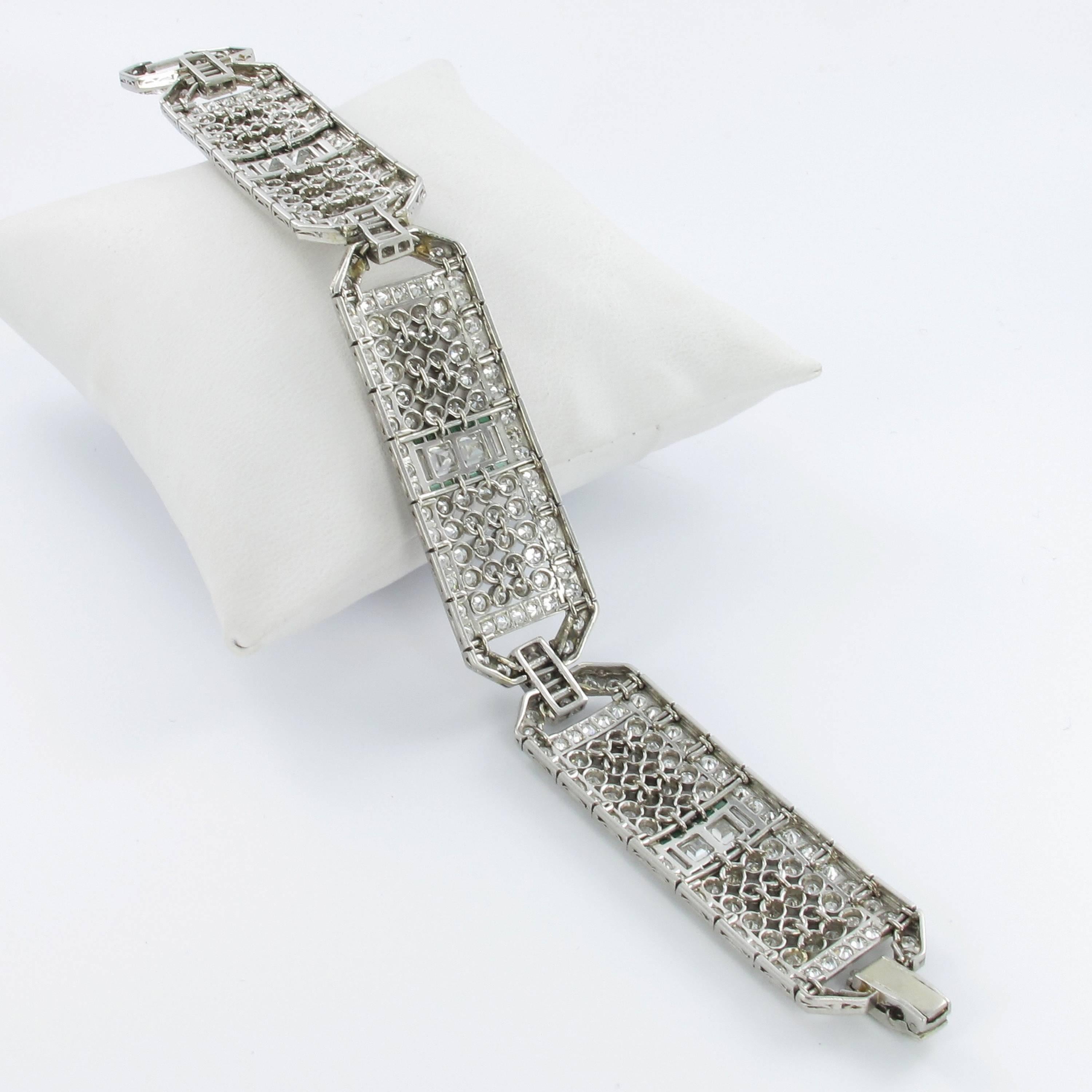 Women's or Men's Magnificent Emerald and Diamond Platinum Art Deco Bracelet For Sale