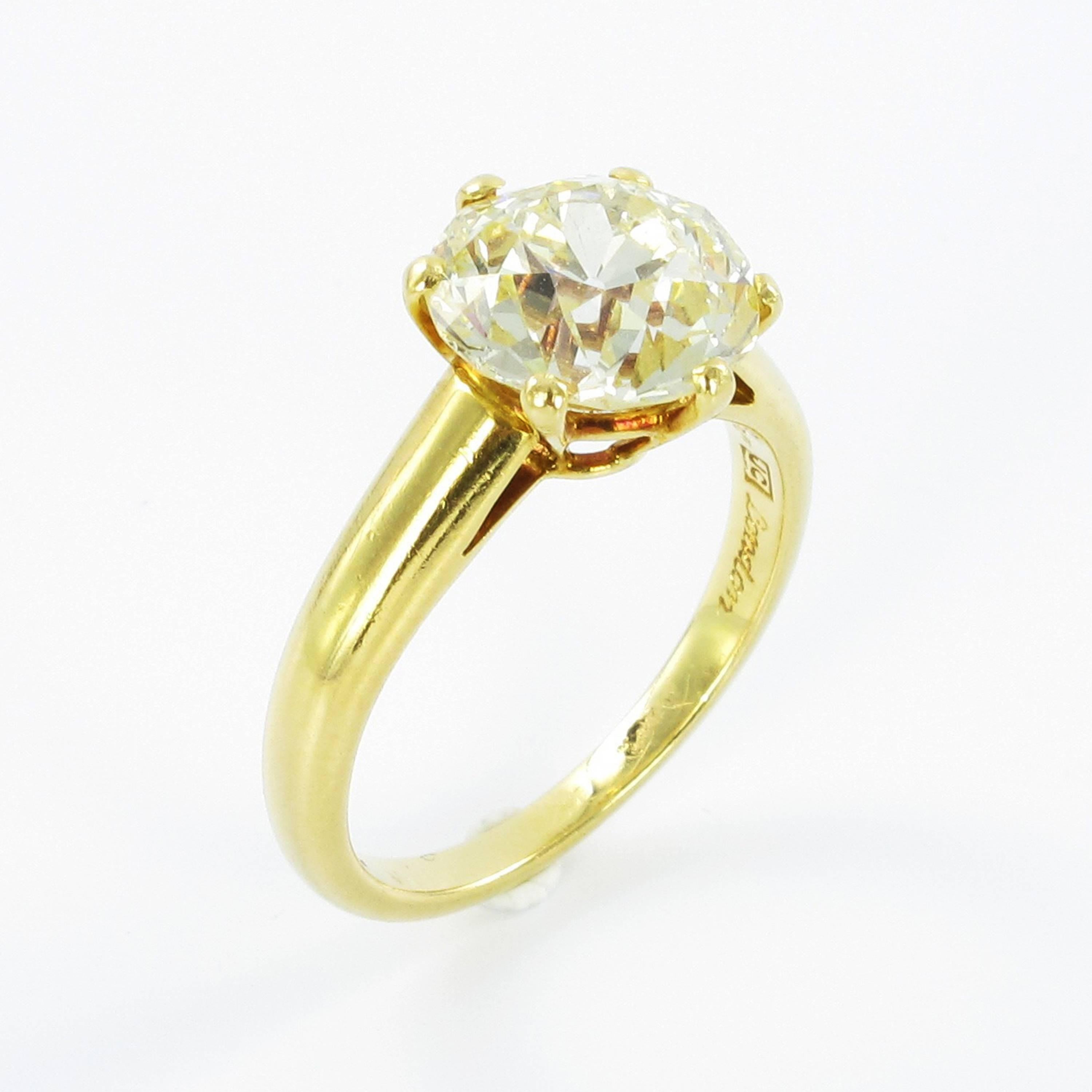 This ring is set with a brilliant-cut diamond weighing 3.04 carats (P-Q colour, si1 clarity). Mounted in a six-prong 18k yellow gold setting. Signed 'Mtd. Cartier London'. Number 47586. Hallmarks. Size 49, US 5